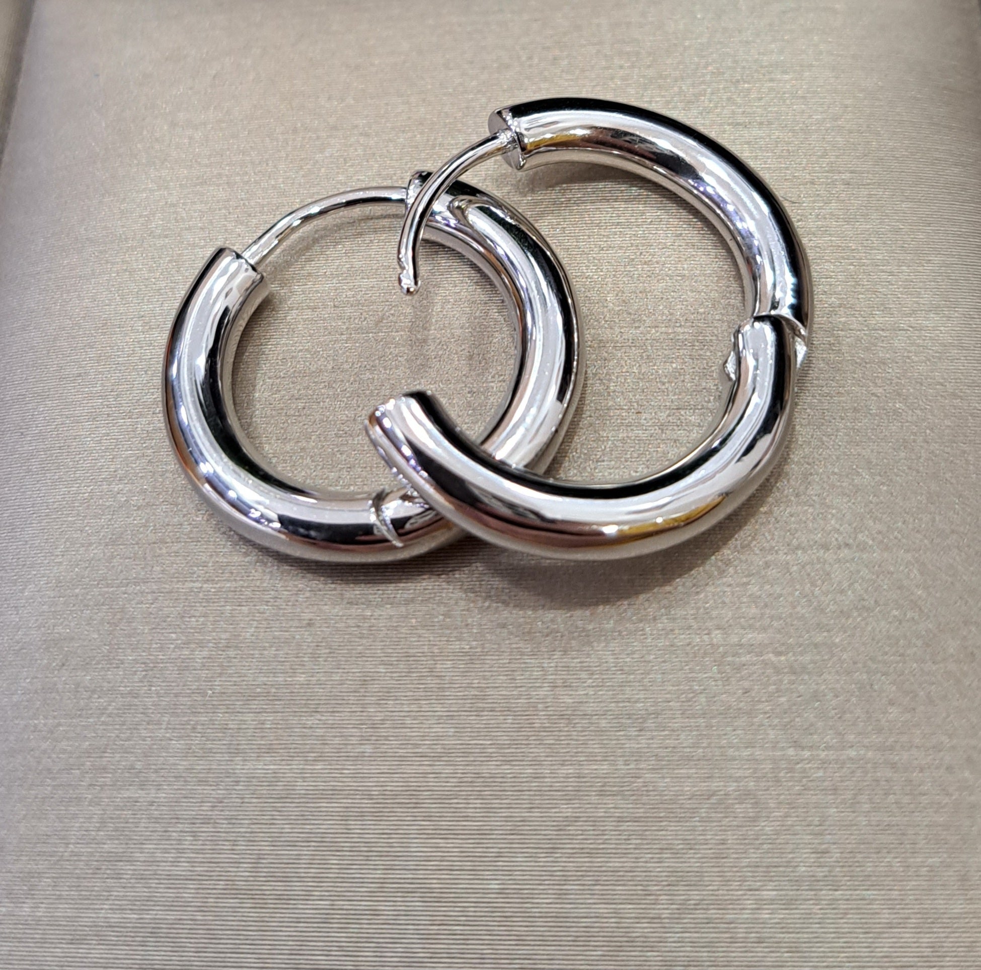 Classic Plain loop Earrings