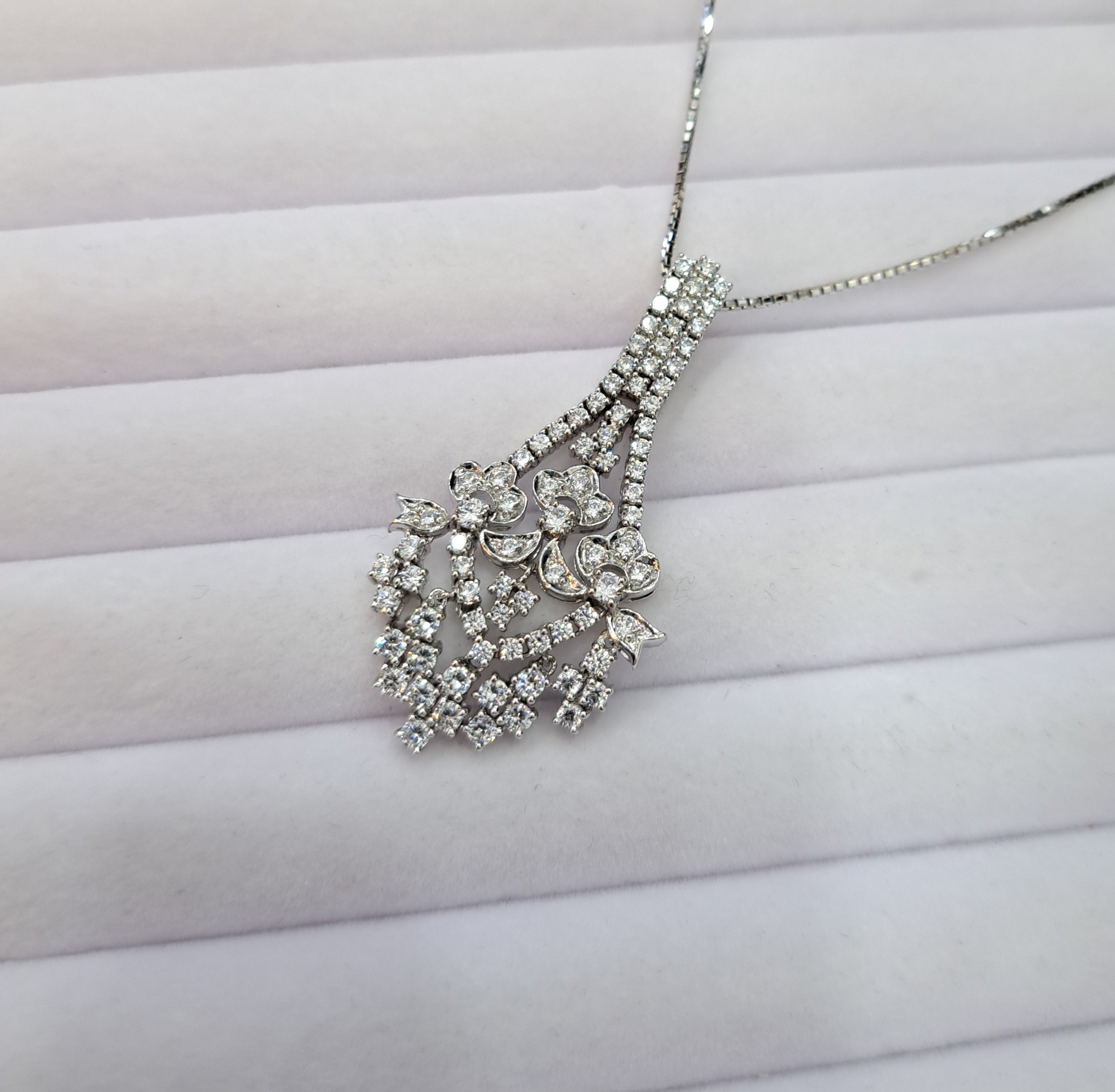 INSPIRED PERANAKAN DIAMOND SIMULANTS PENDANT