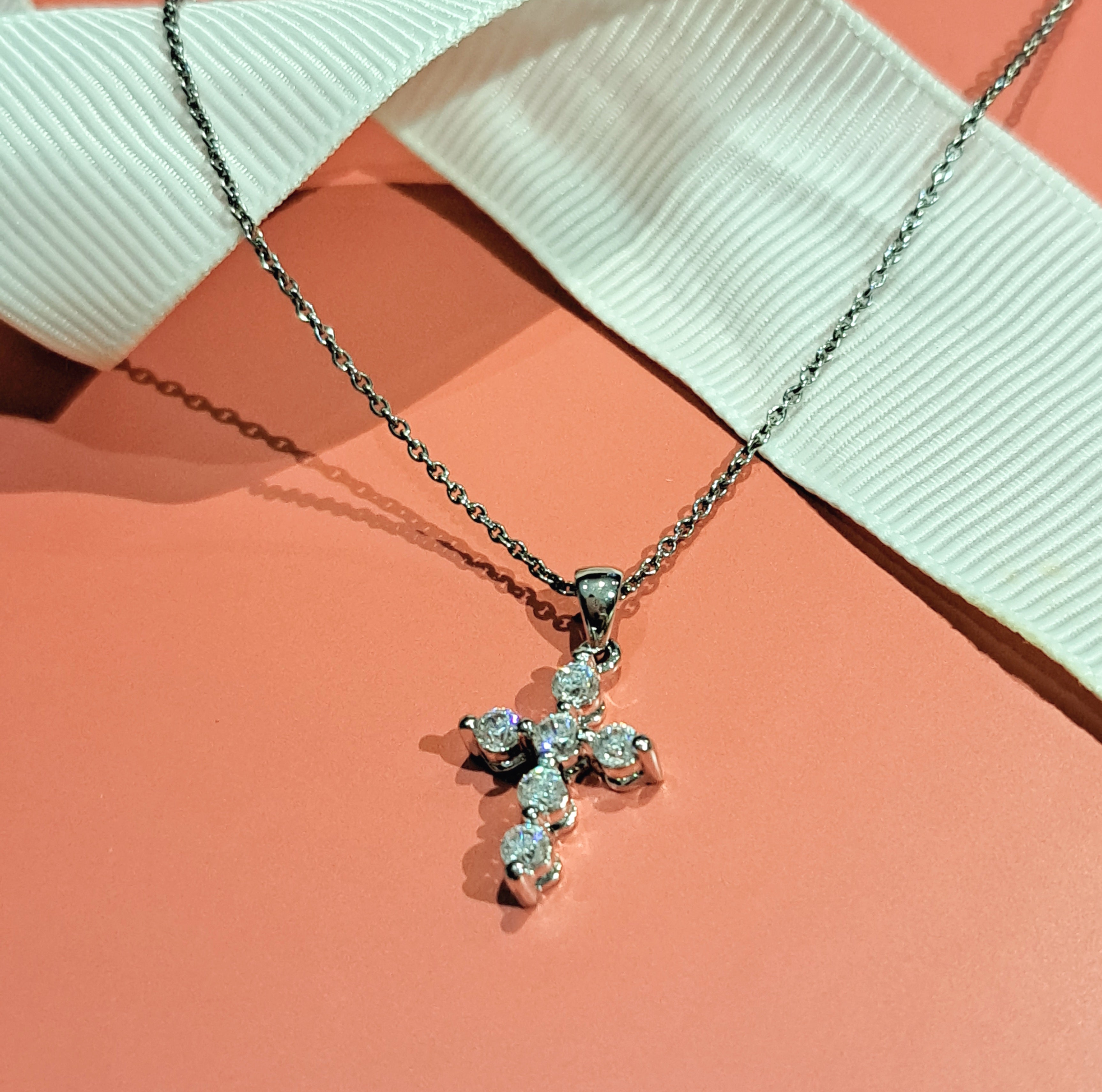 White gold scintilli cross pendant