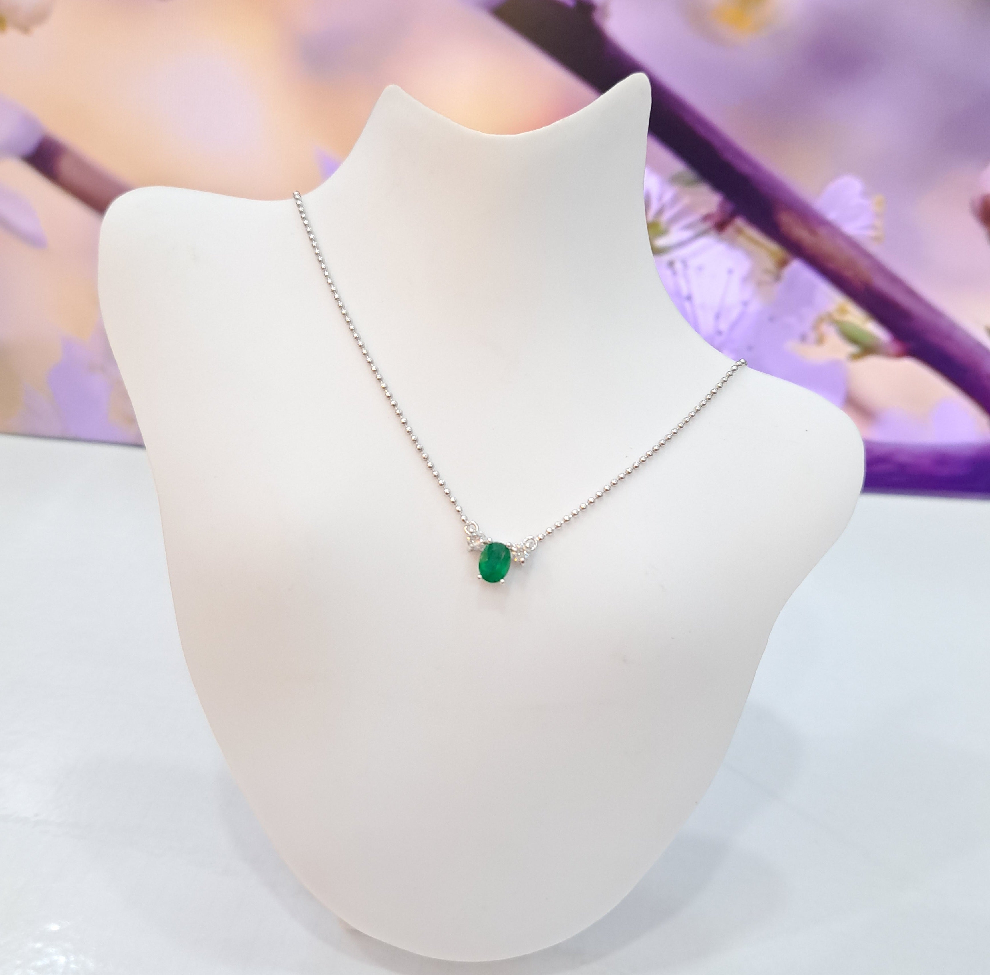 Emerald Platinium Necklace