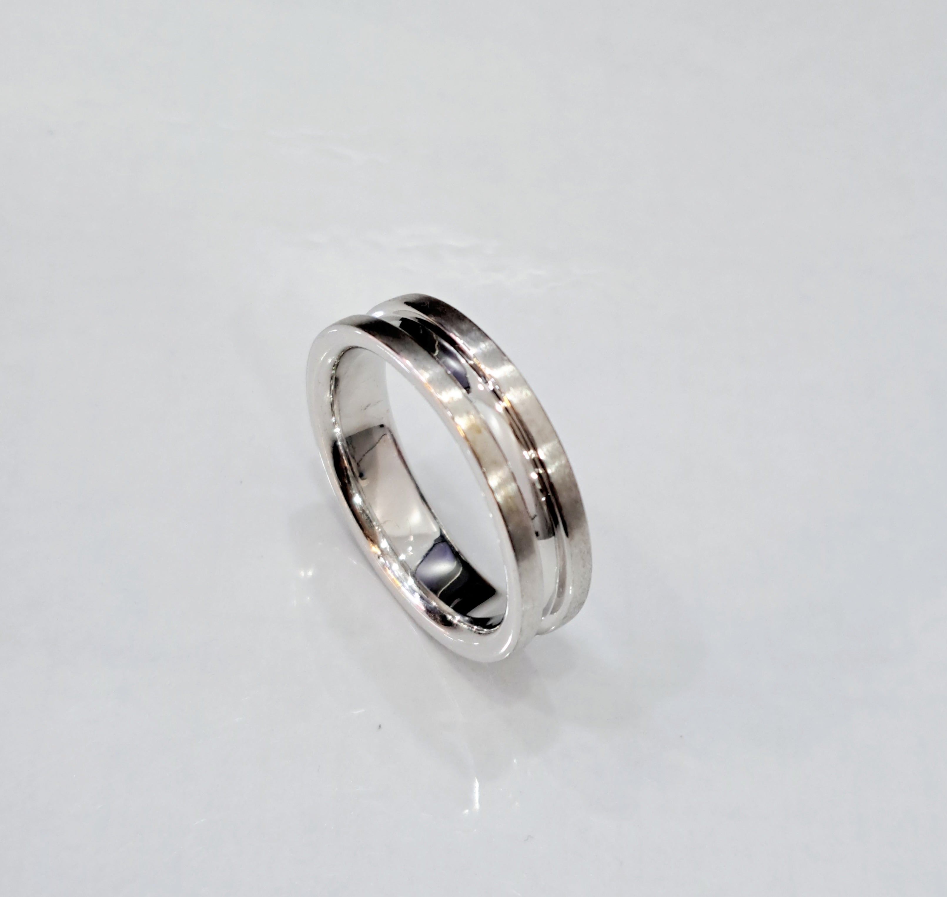 Side Matt Centre Glossy Finishing Wedding Band