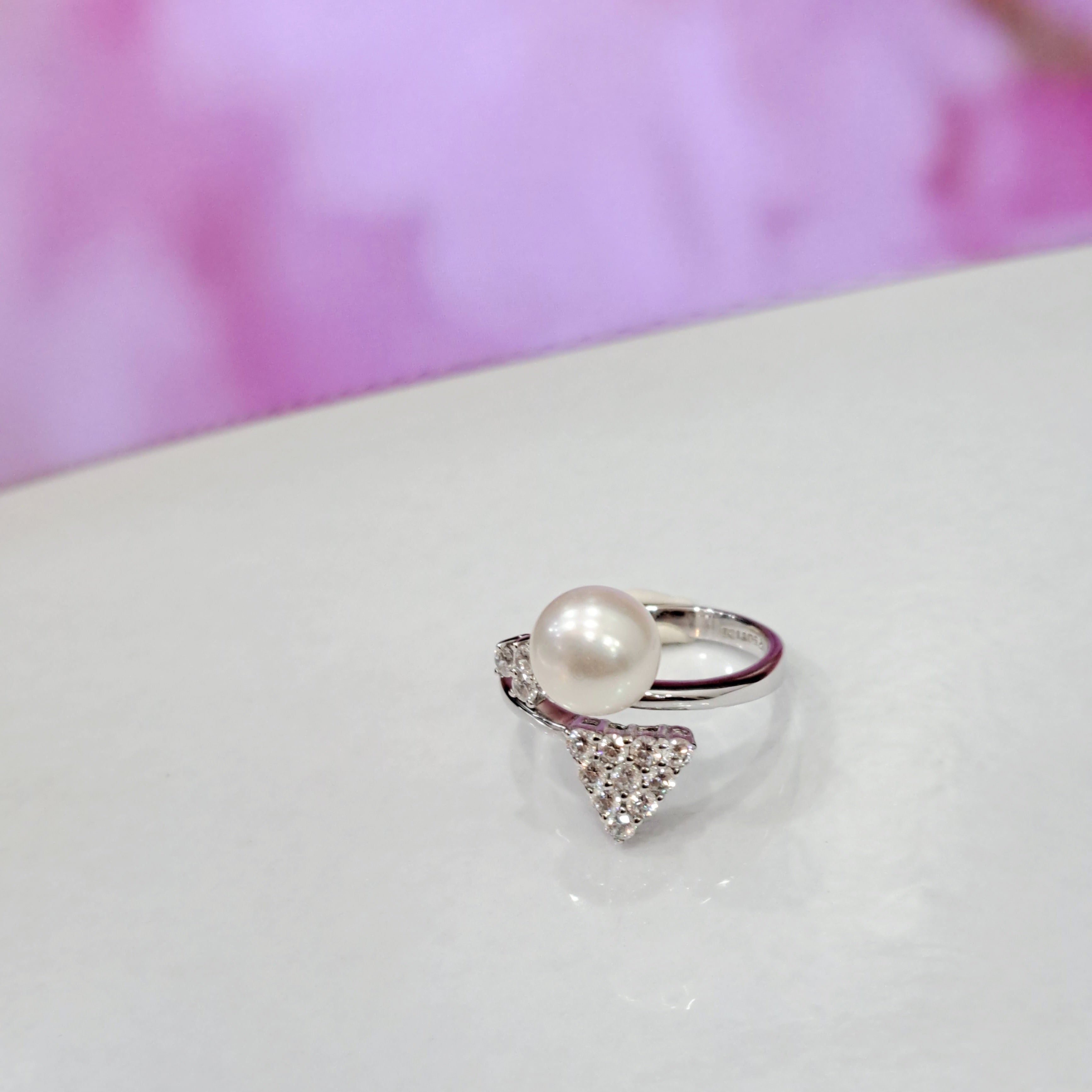 Stylish Scintilli Pearl Ring