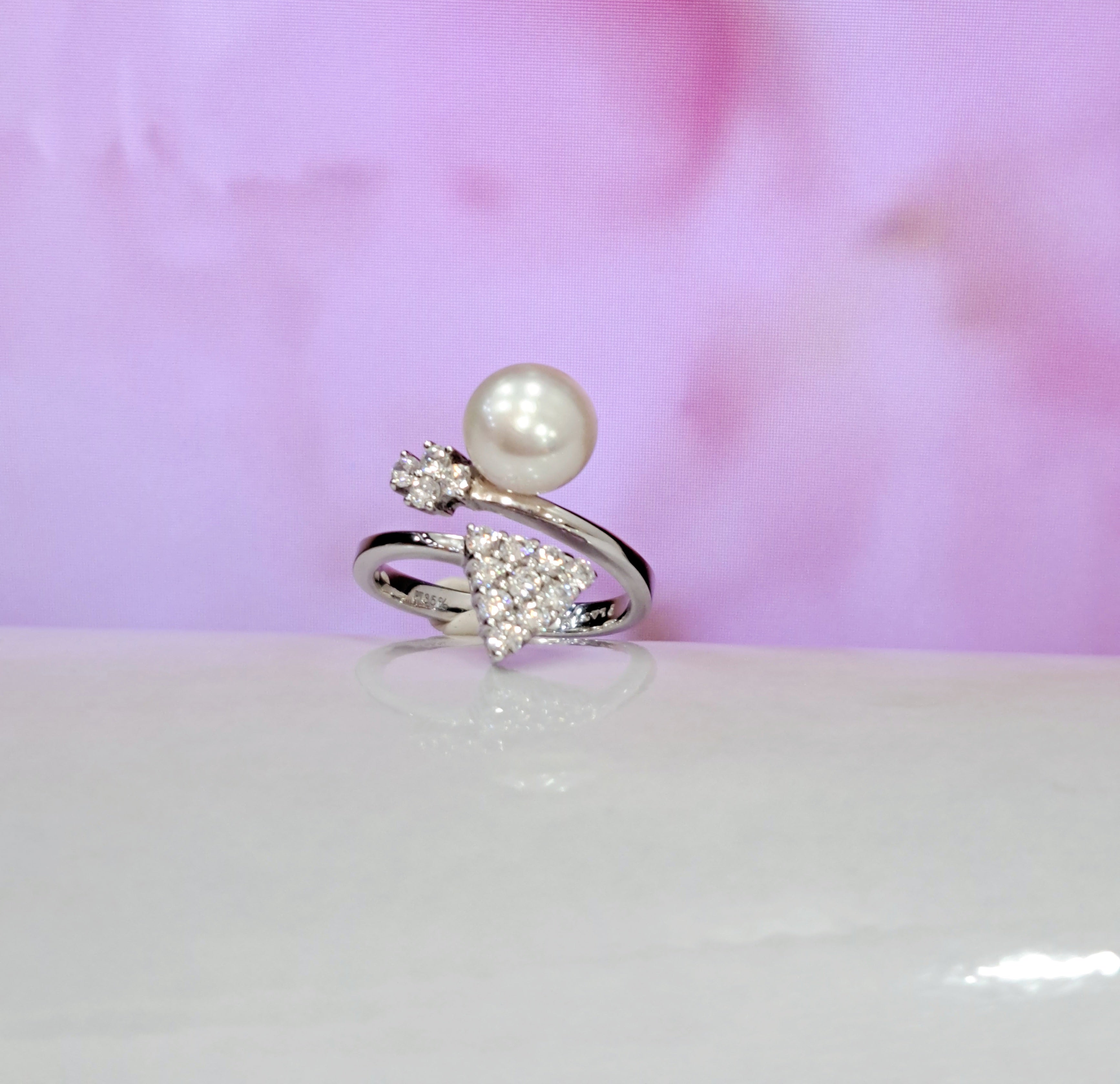 Stylish Scintilli Pearl Ring