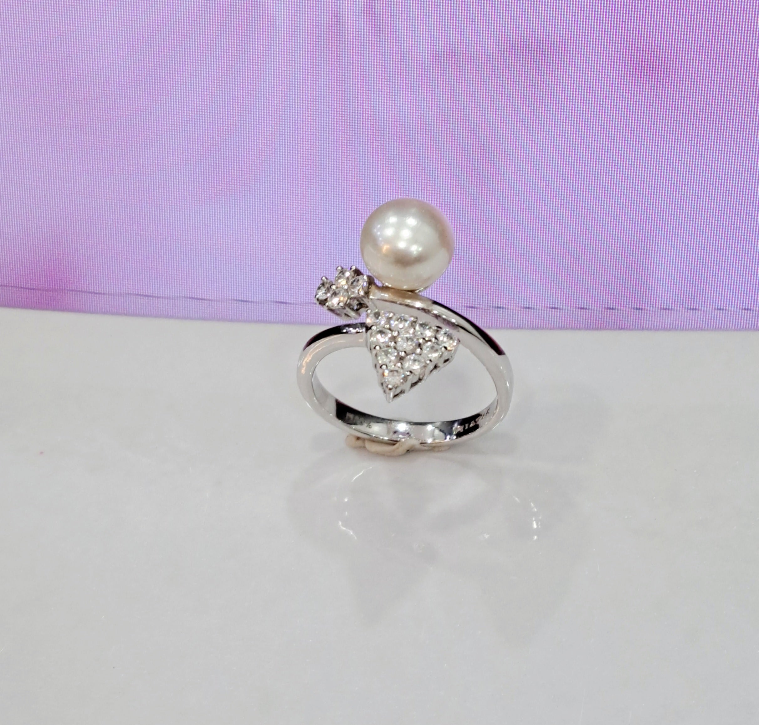 Stylish Scintilli Pearl Ring