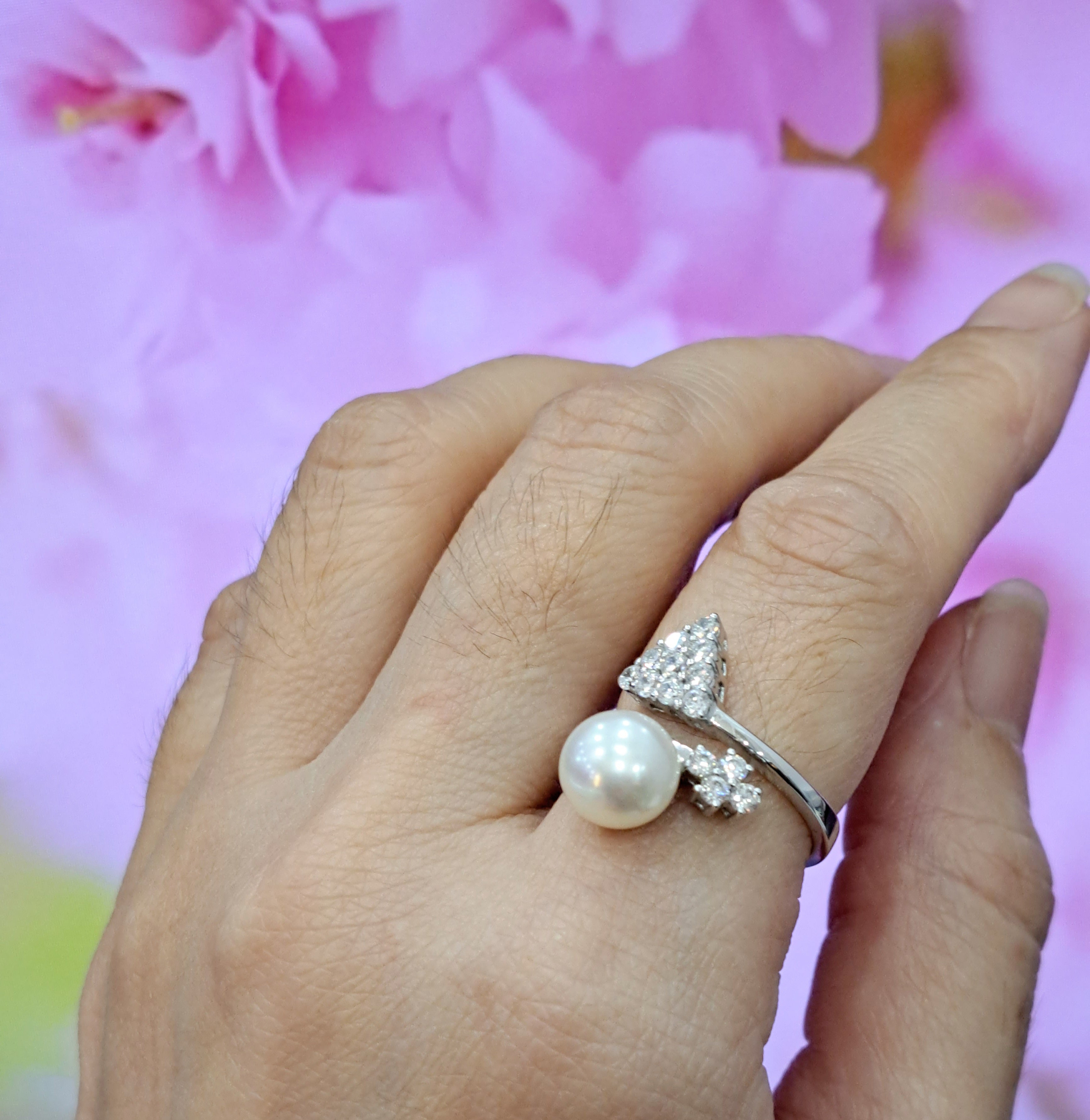 Stylish Scintilli Pearl Ring