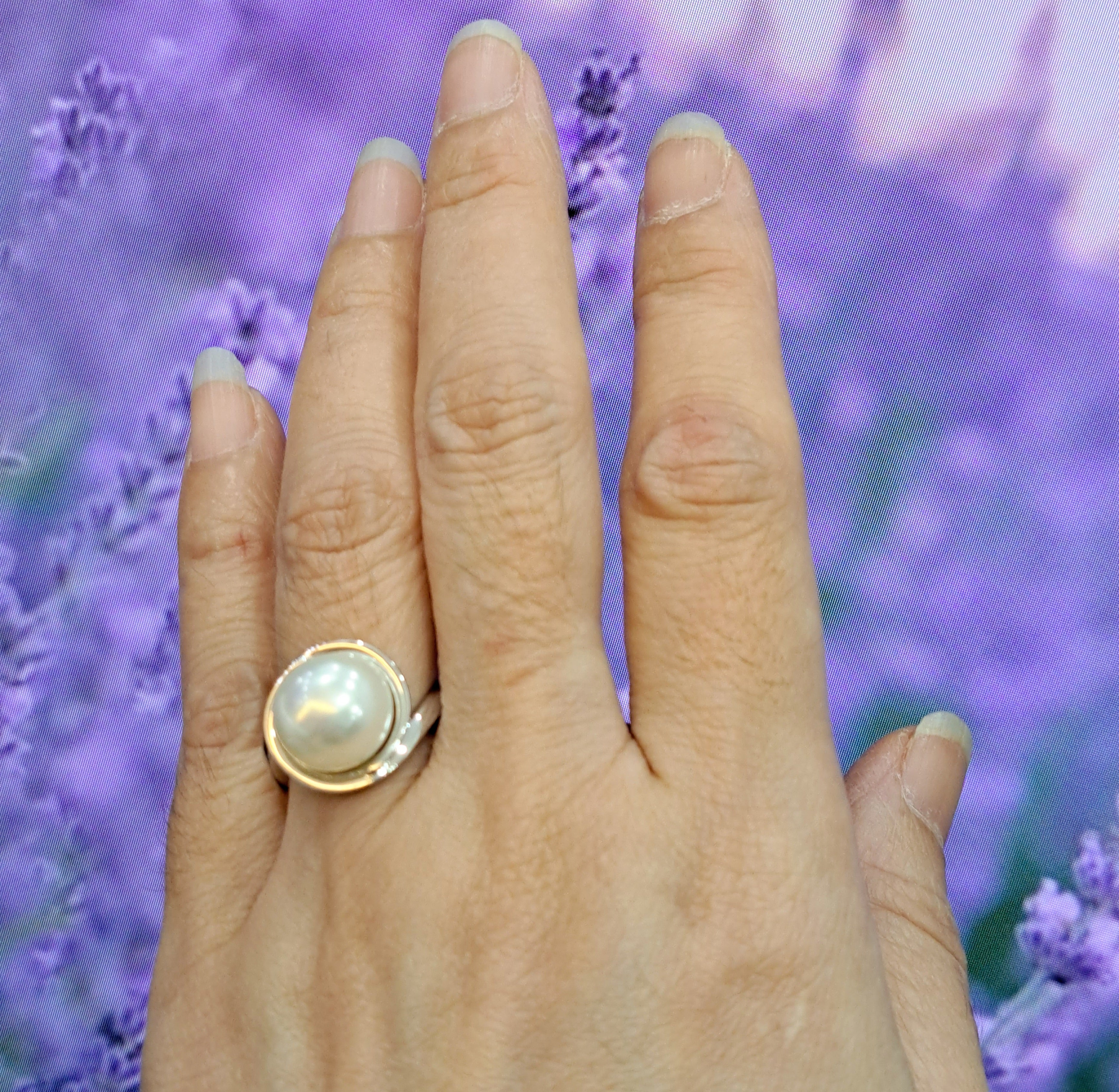 Elegant Bezel Pearl Ring