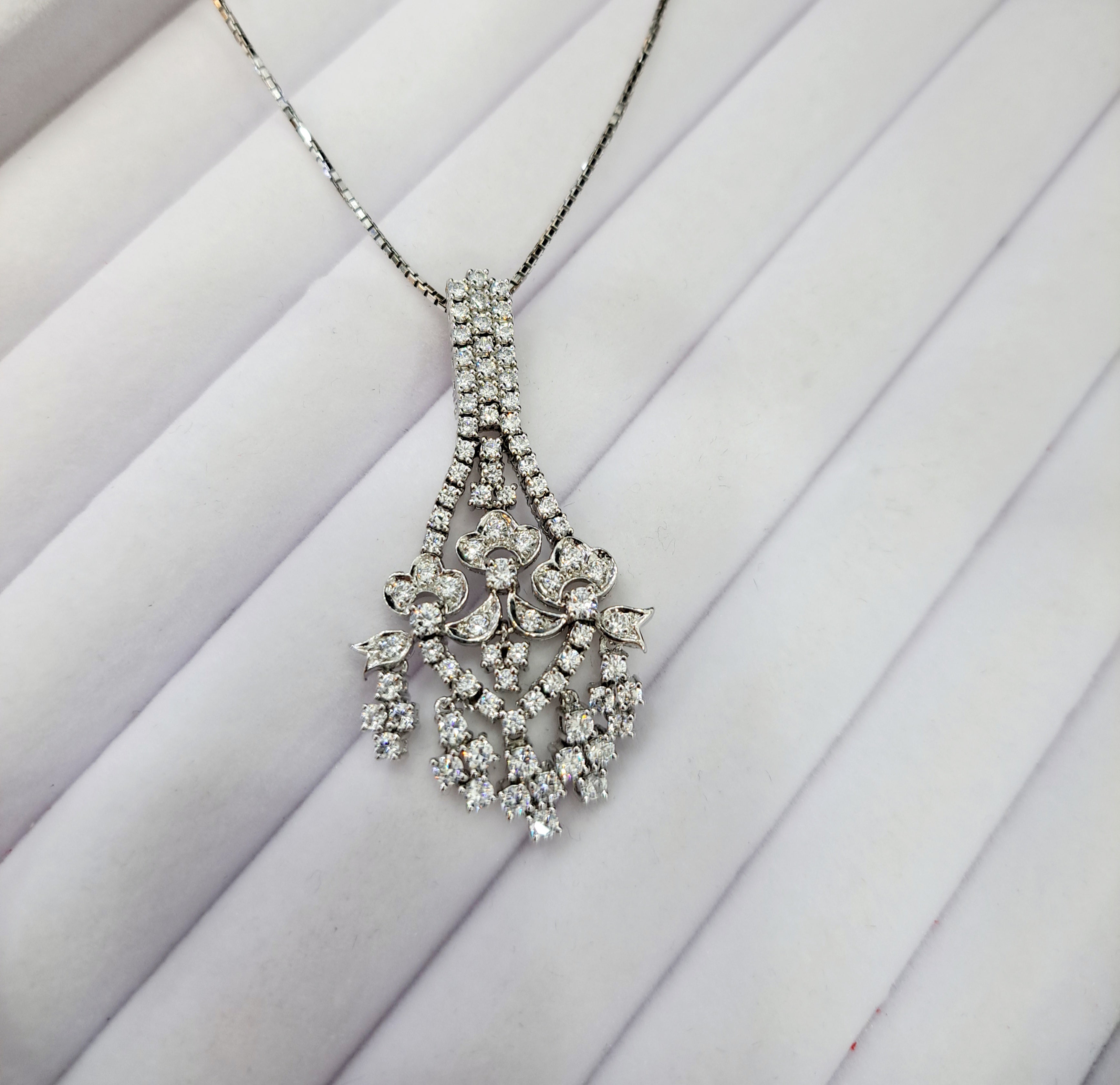 INSPIRED PERANAKAN DIAMOND SIMULANTS PENDANT