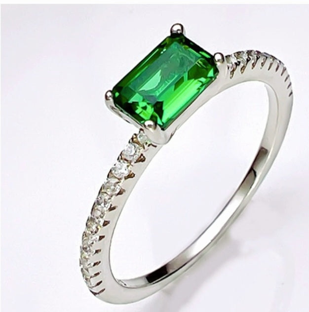 Dainty Simulated Emerald Ring