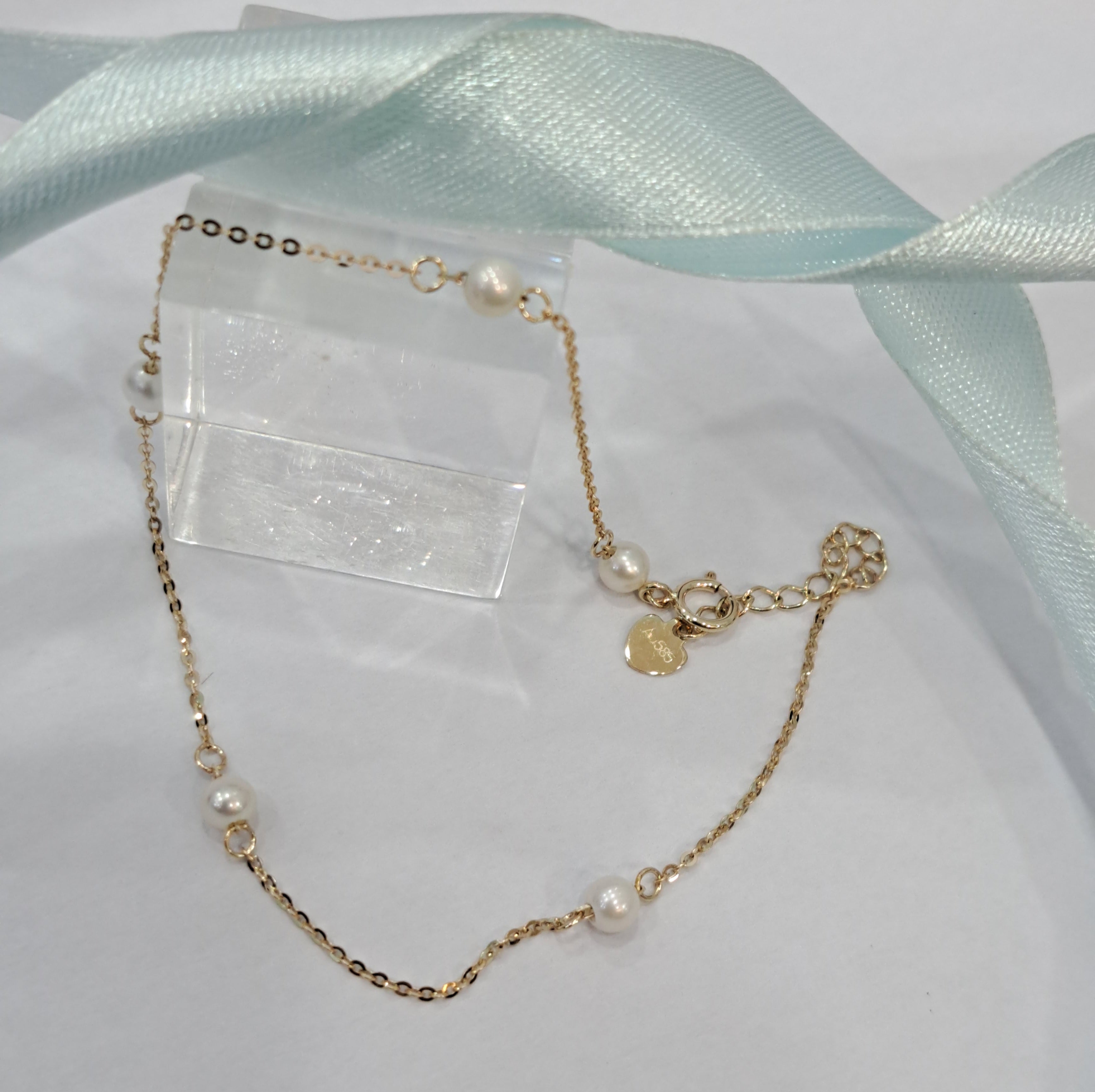 Dainty 585 Yellow Gold Pearl Bracelet