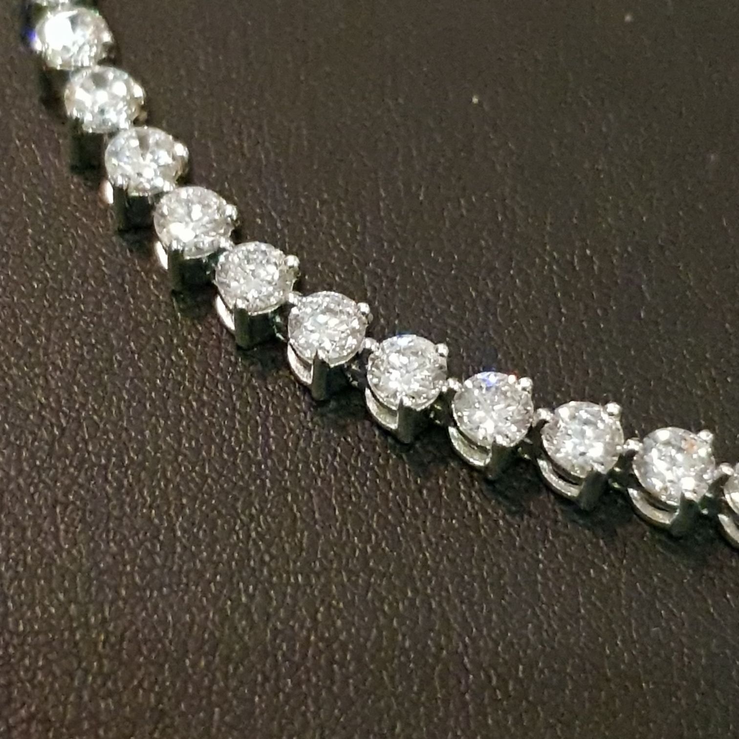 Round Simulated Diamond Three Prongs Tennis Bracelet