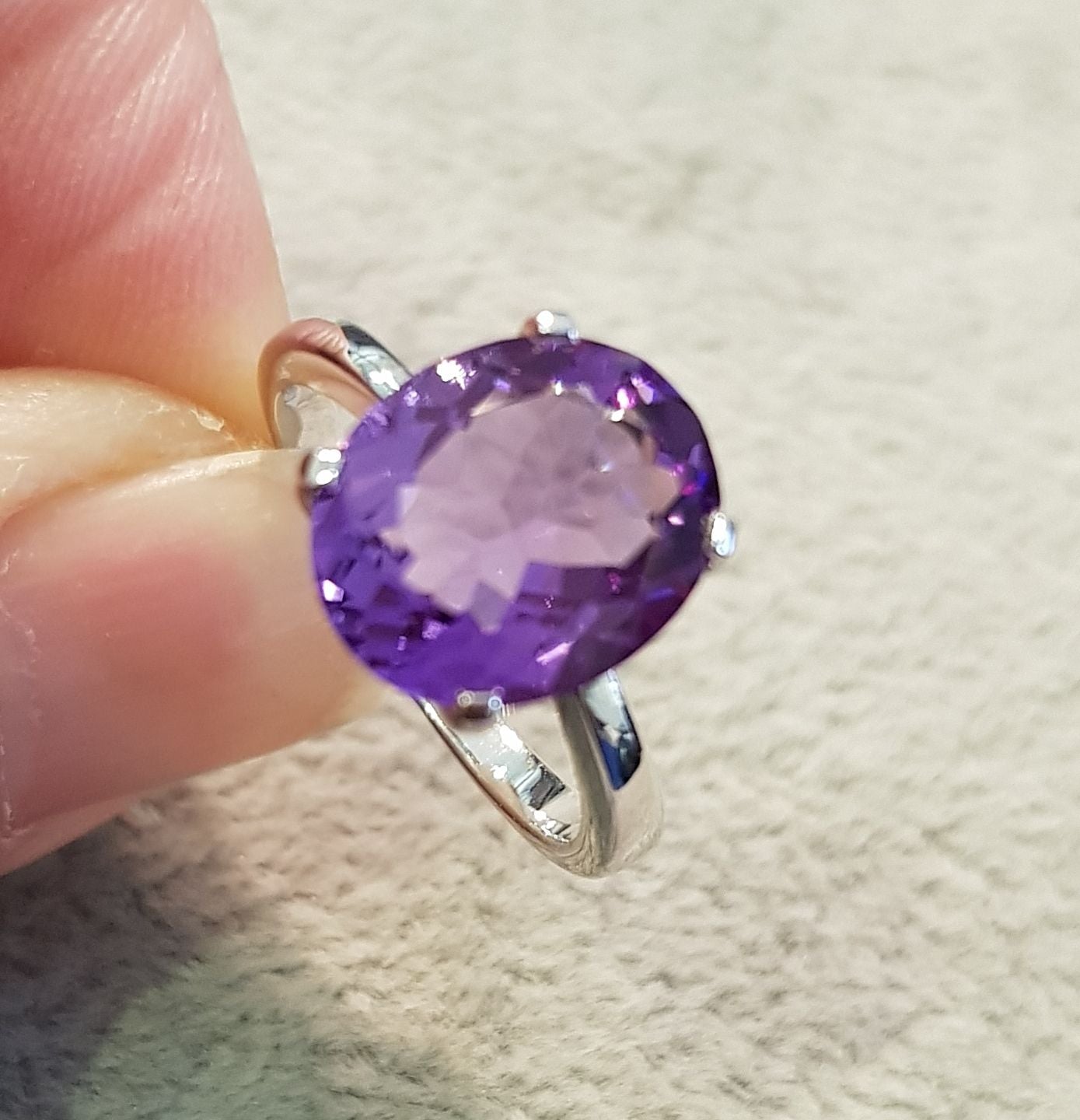 Classic Oval Amethyst Ring