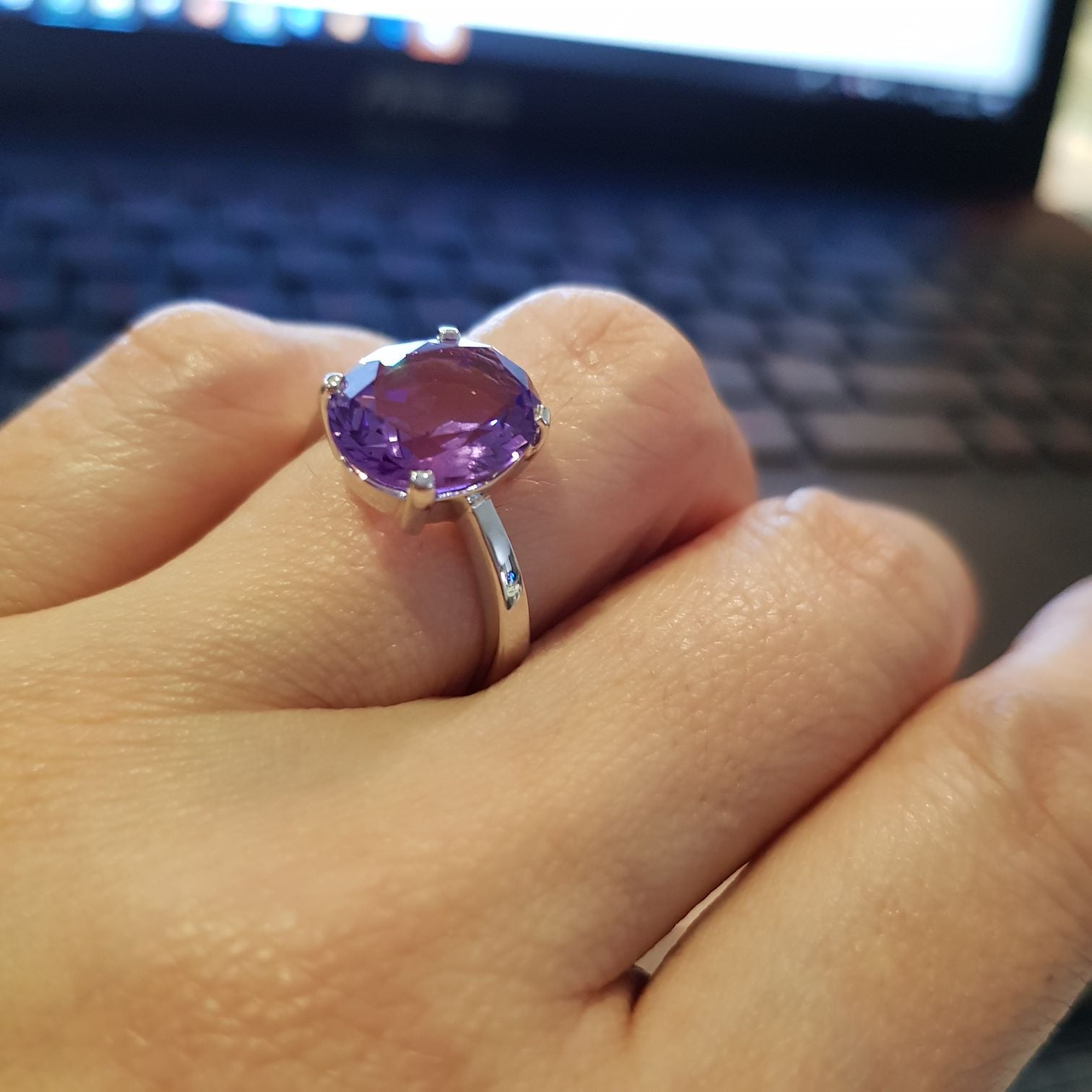 Classic Oval Amethyst Ring