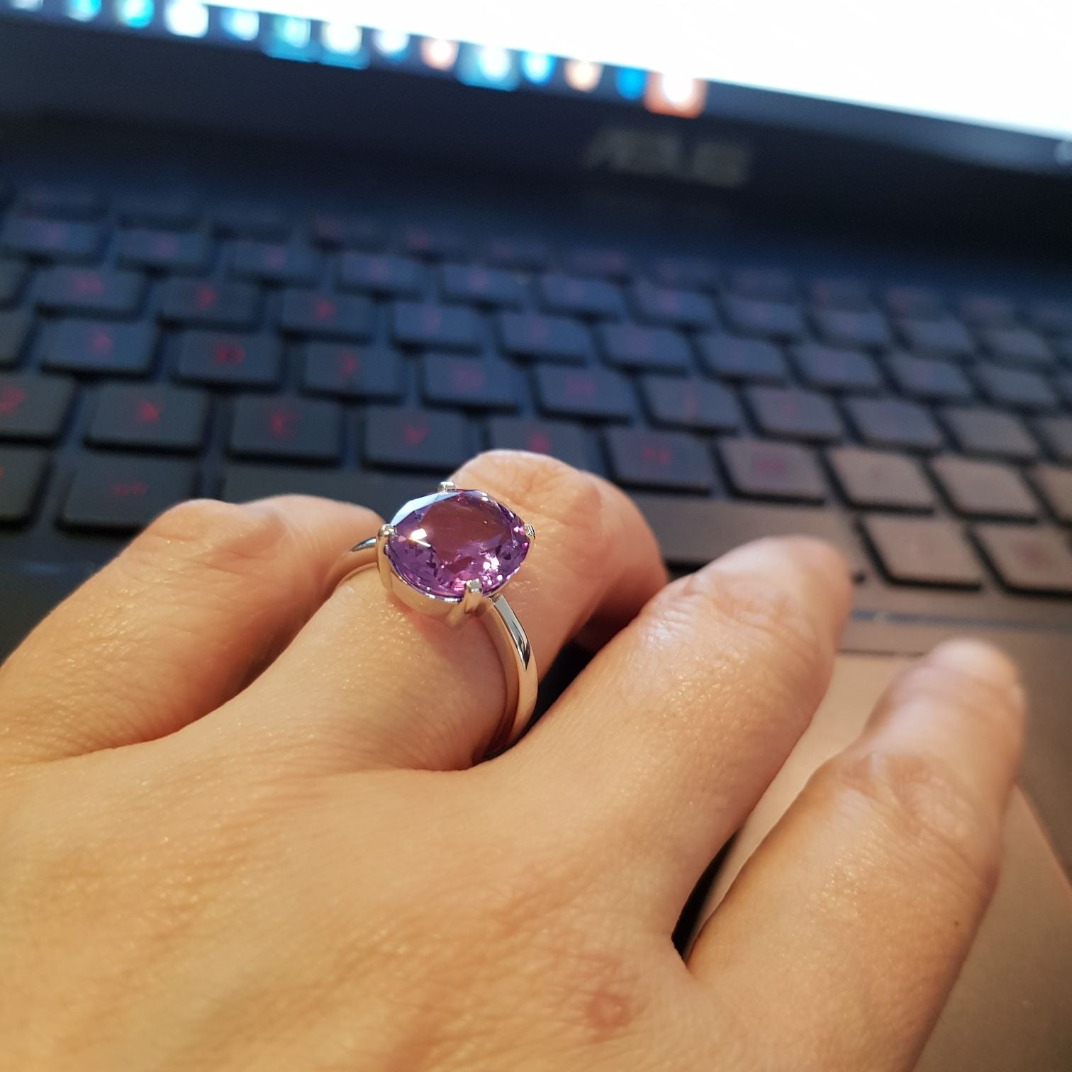 Classic Oval Amethyst Ring