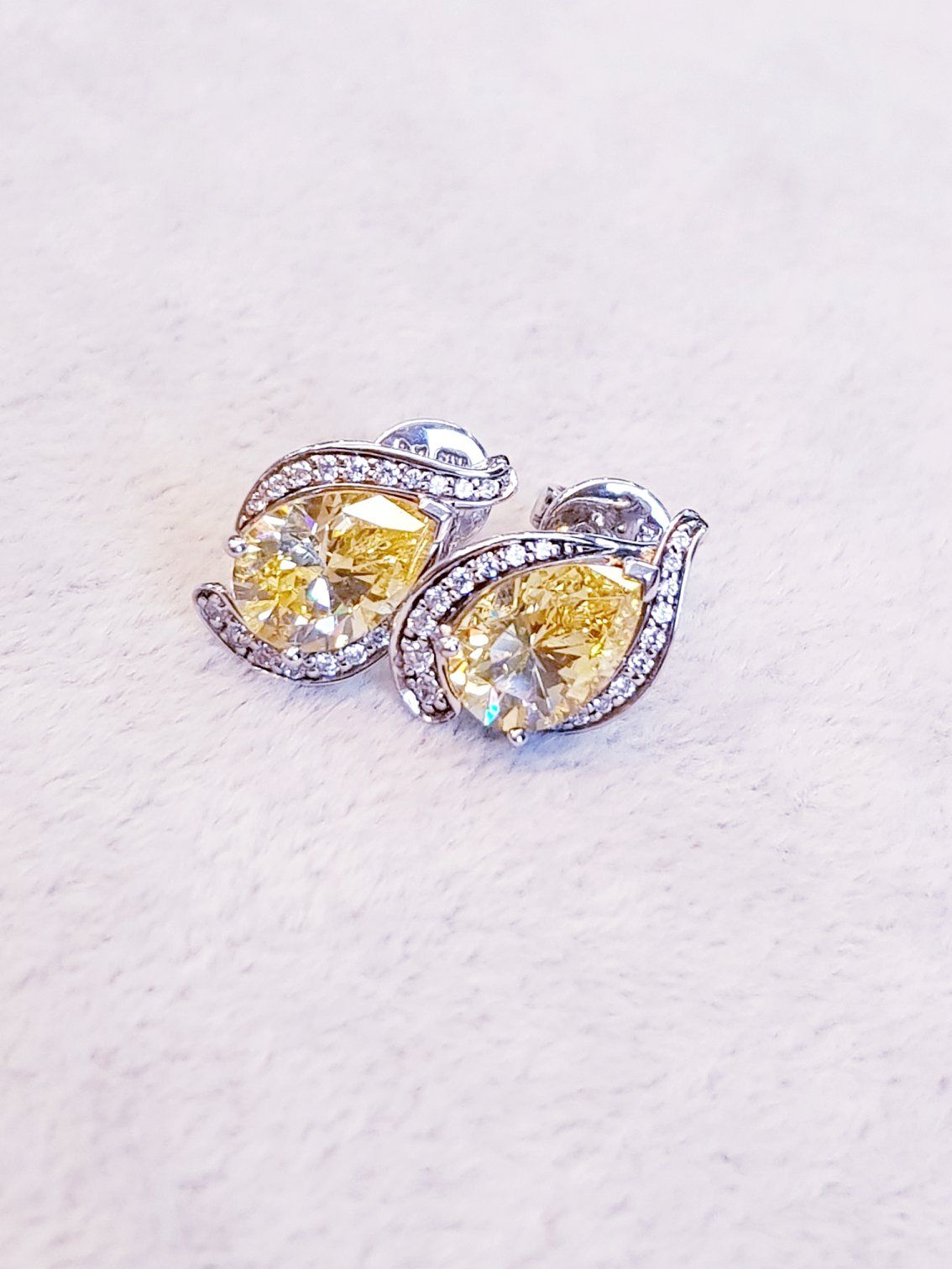 Dazzle Canary Scintilli Earrings