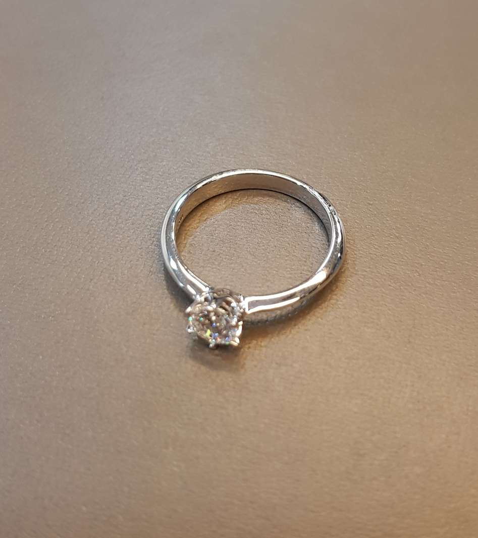 0.50 carats Engagement Ring