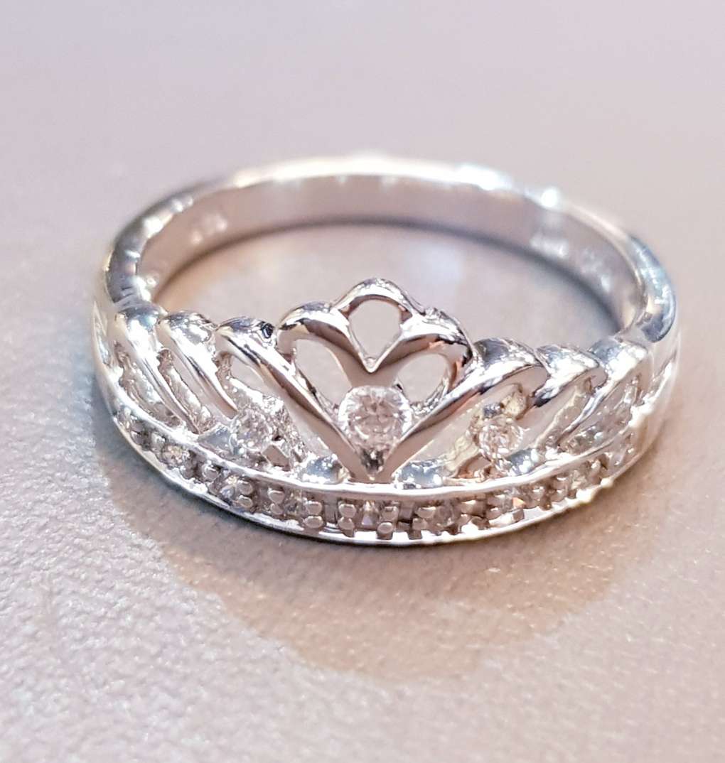 Tiara Ring