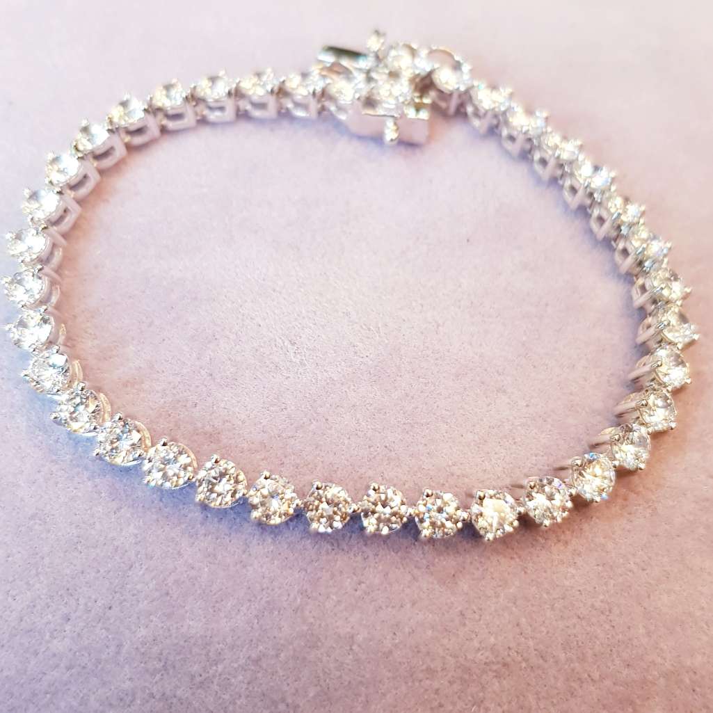 Round Simulated Diamond Three Prongs Tennis Bracelet