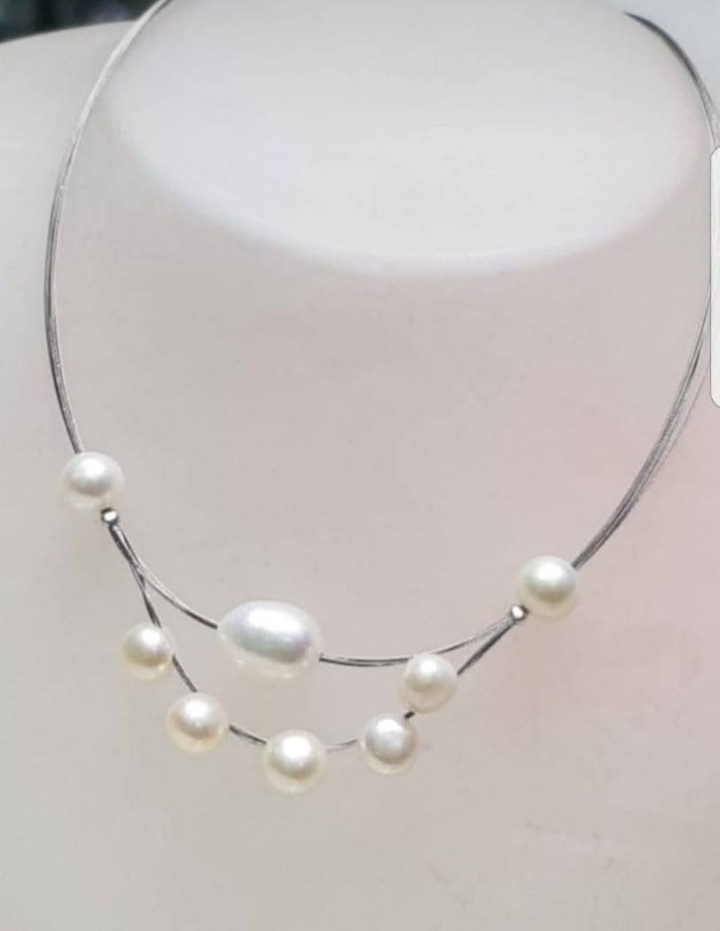 Fashionable Pearl Necklace