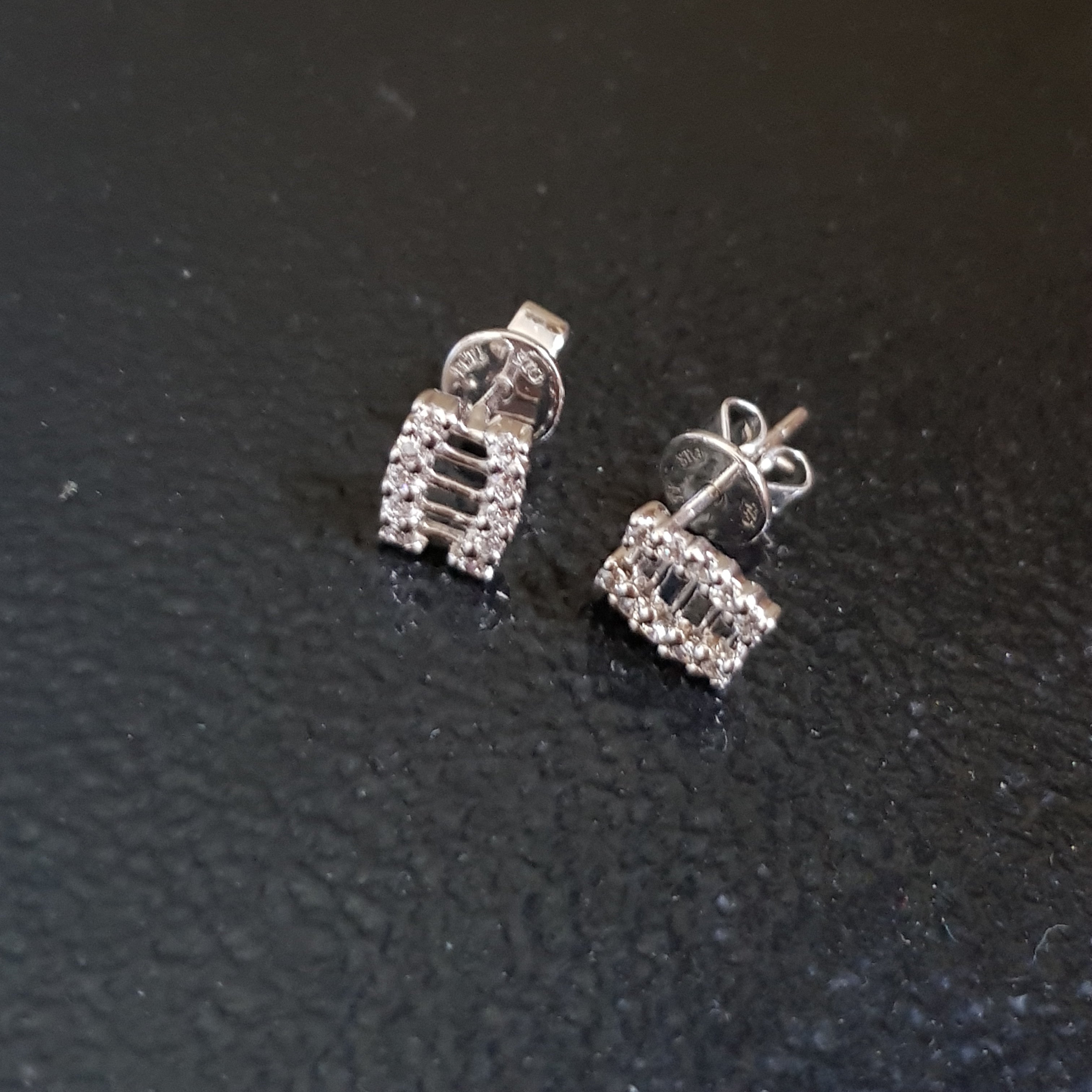 Style Diamond Simulants Earrings