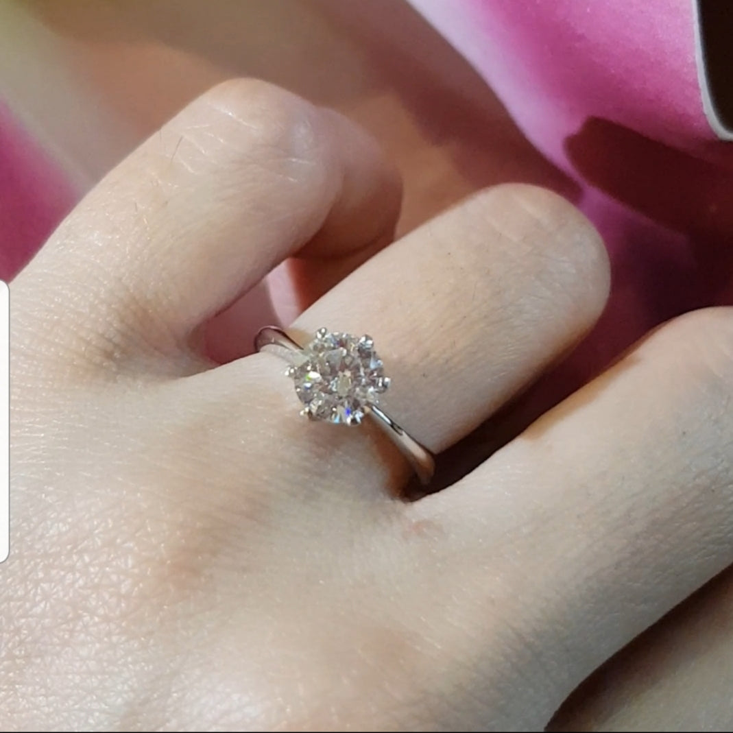 1.25 carats Solitaire Engagement Ring