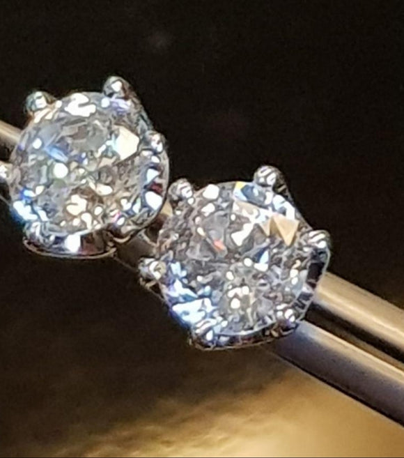 1.00 carats Classic Solitaire Earring