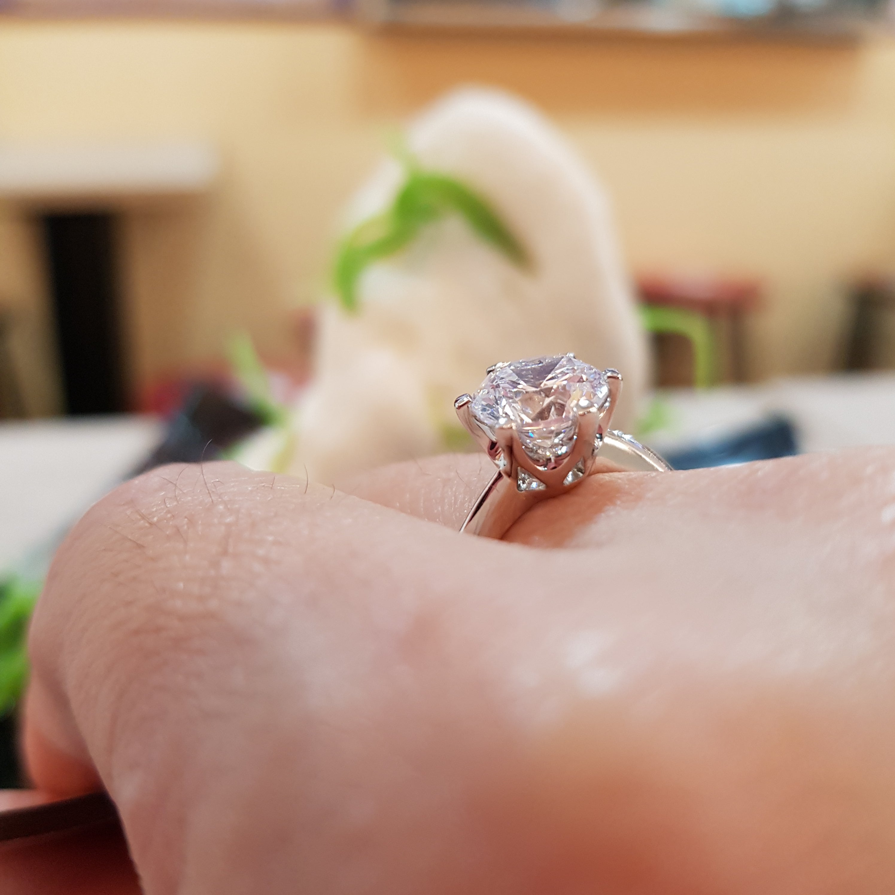 2.00 carats Solitaire Engagement Ring
