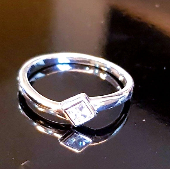 Bezel Princess-cut Ring