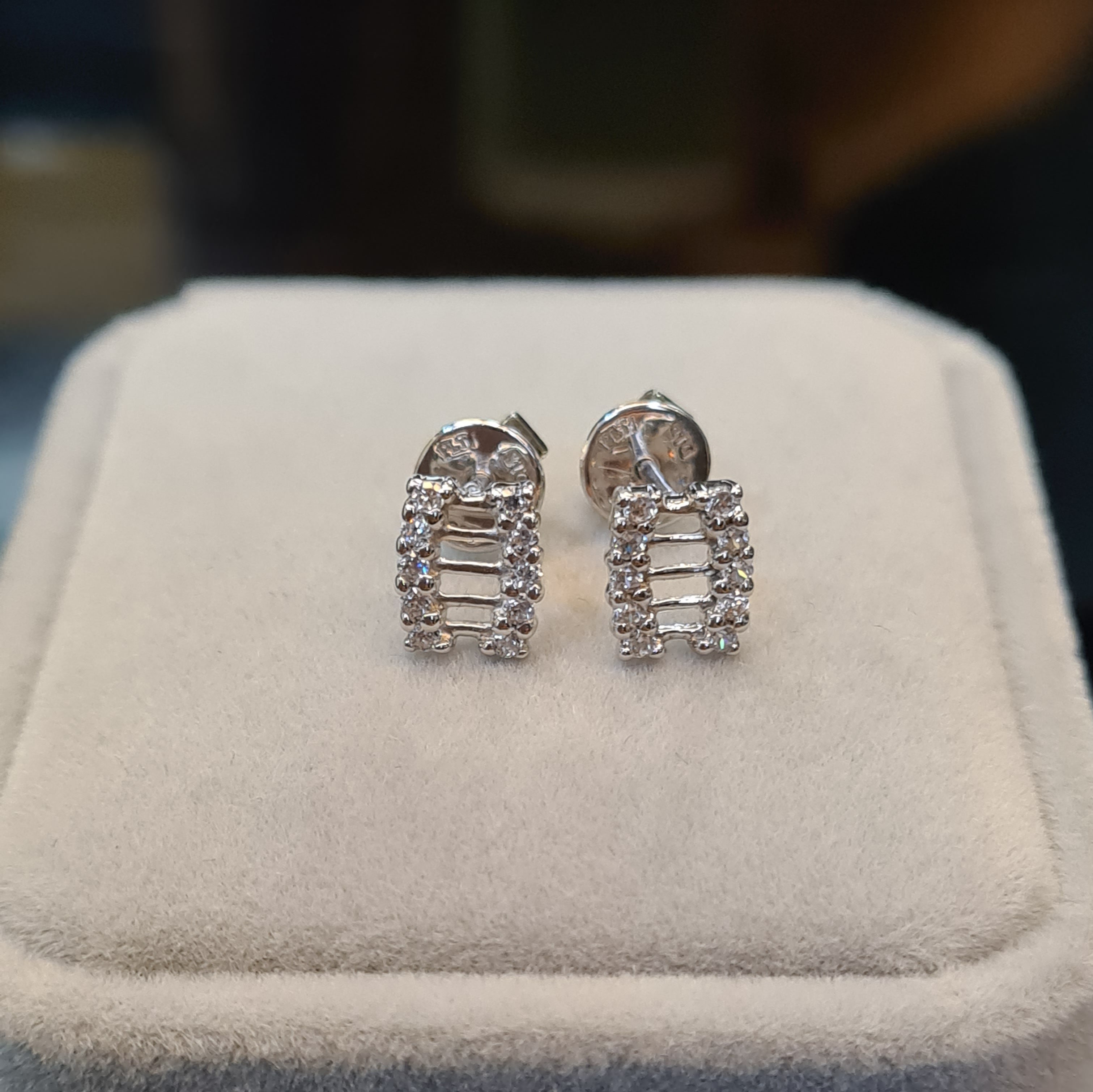 Style Diamond Simulants Earrings