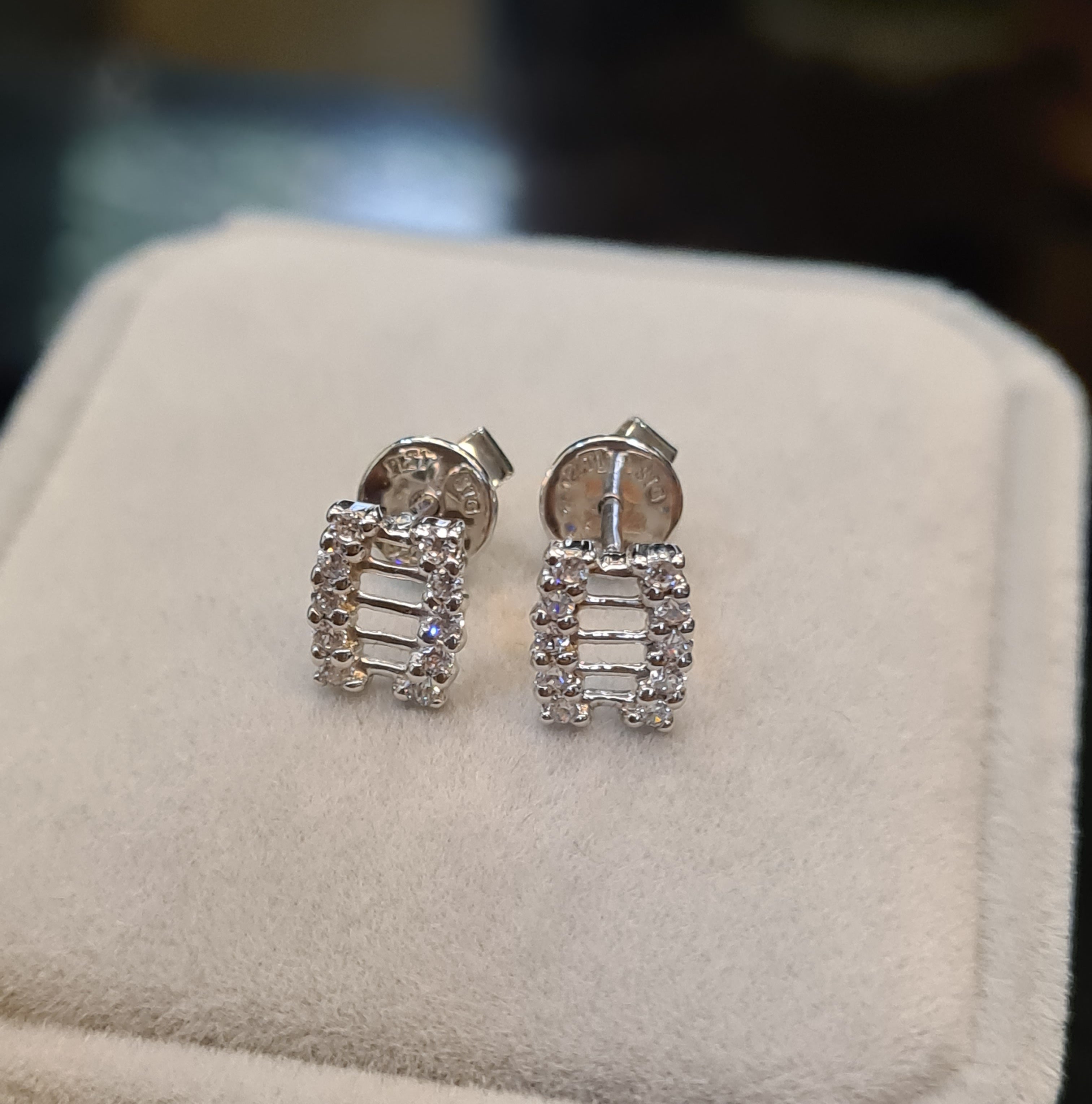 Style Diamond Simulants Earrings