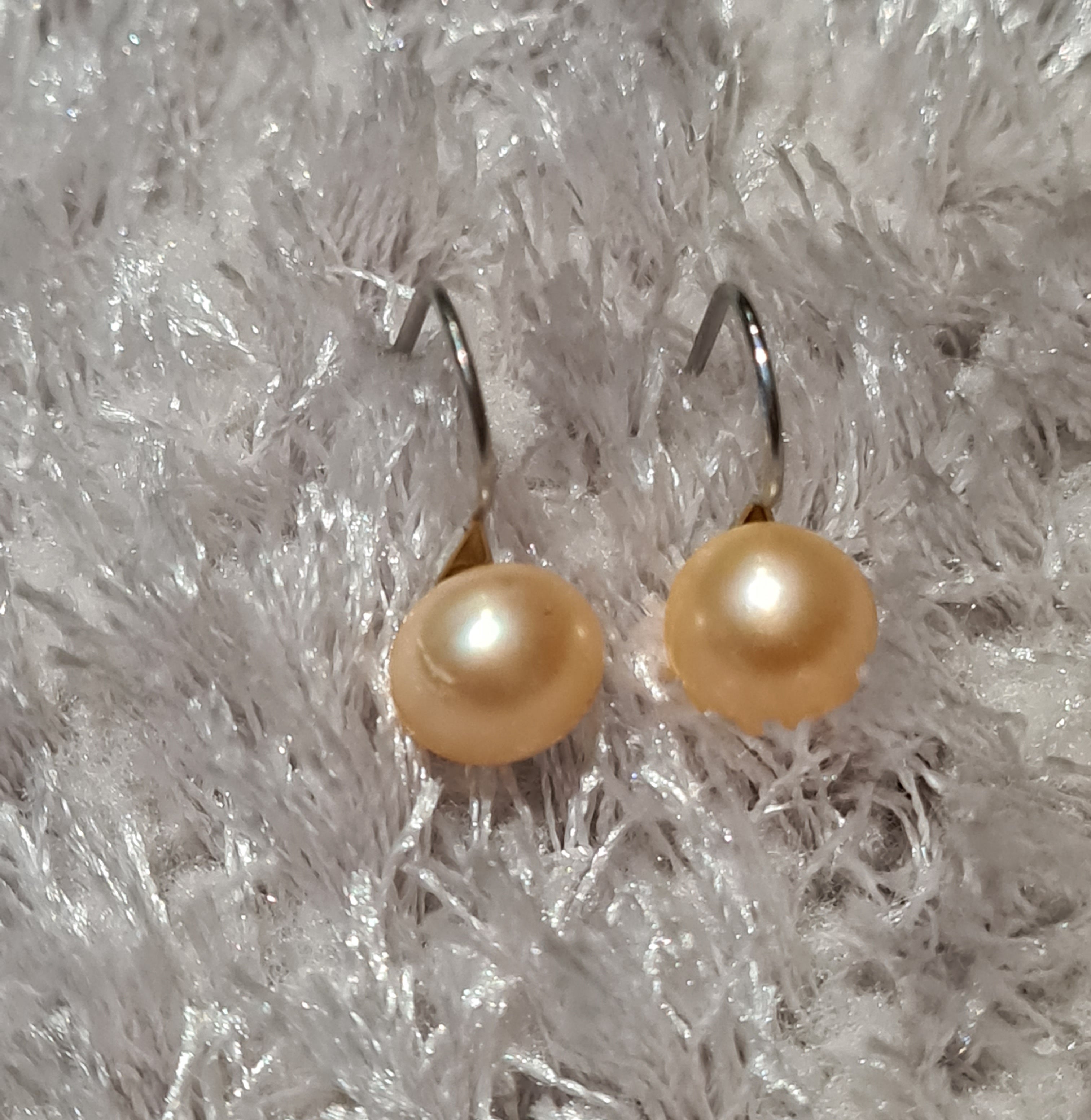 Champagne Pearl Loop Earring