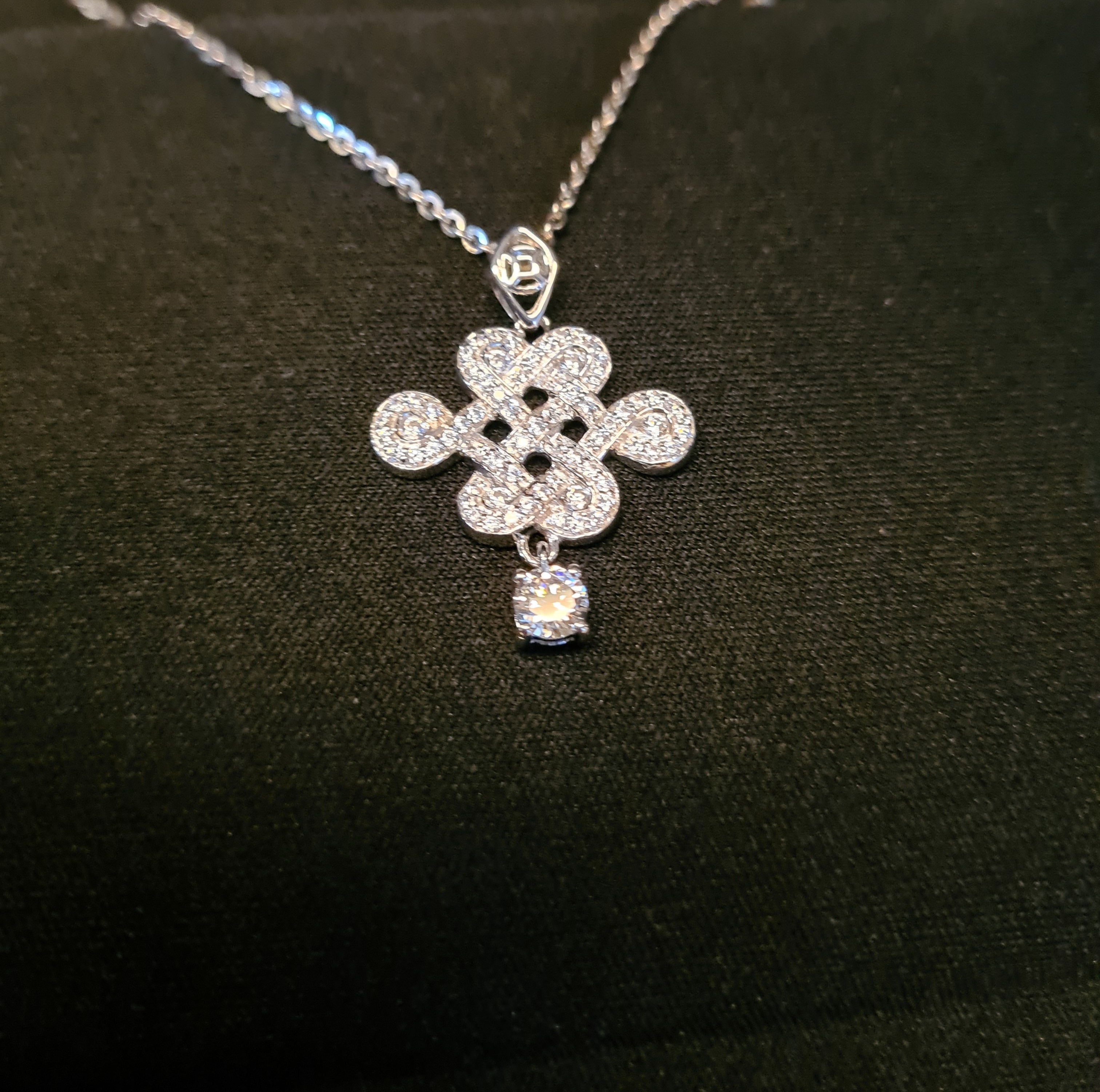 Mystic Knot with Scintilli Solitaire Pendant