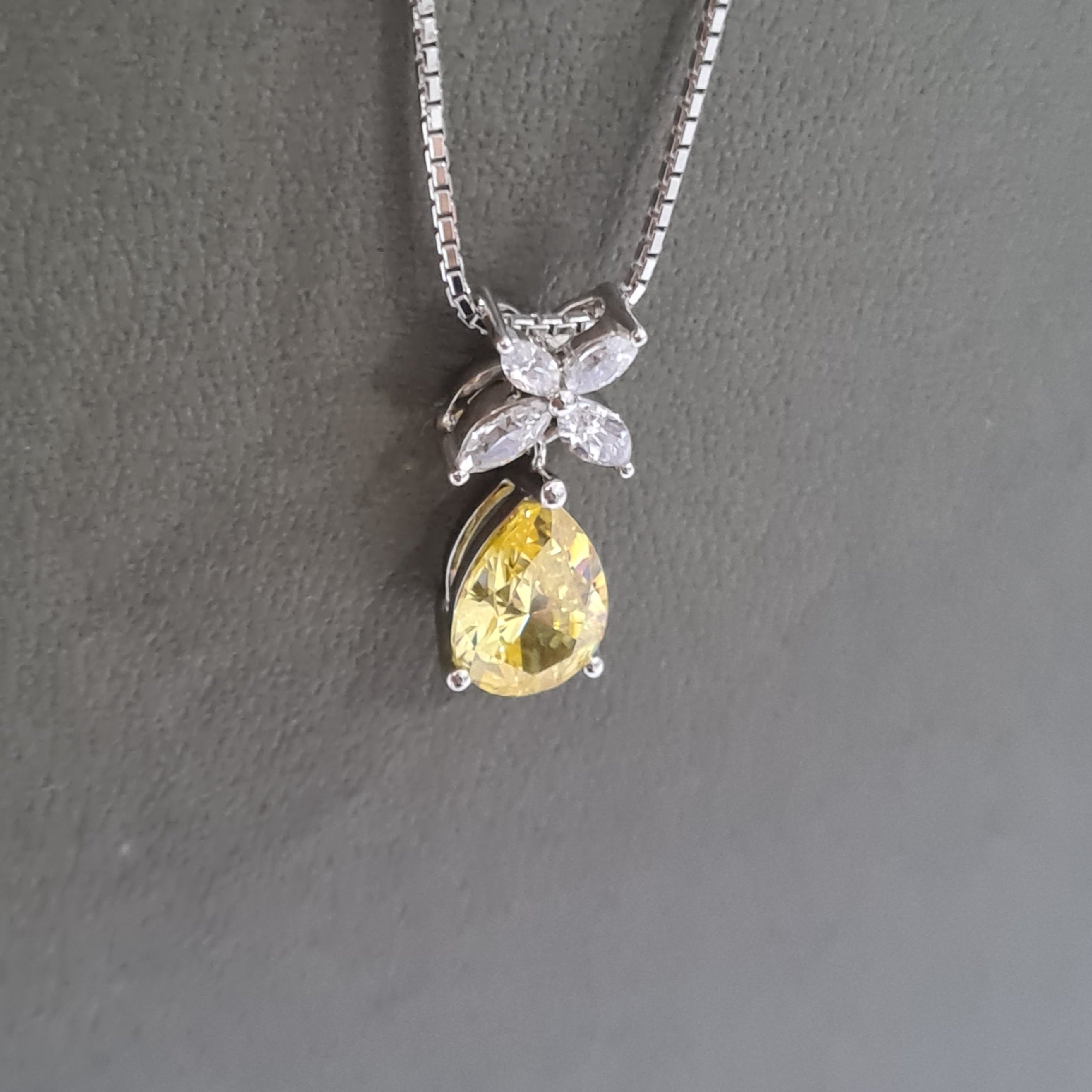 Scintilli Canary Pendant