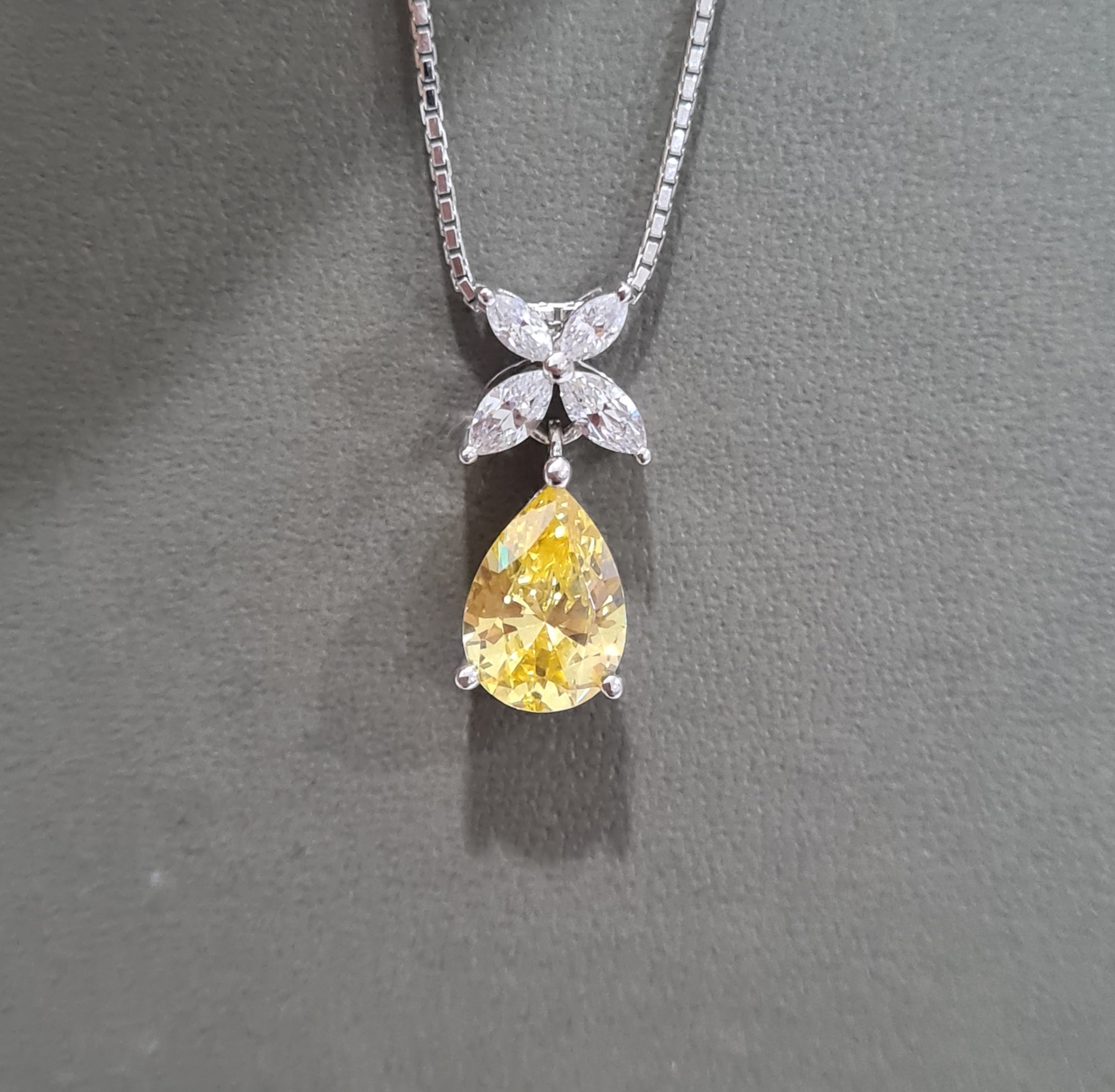 Scintilli Canary Pendant