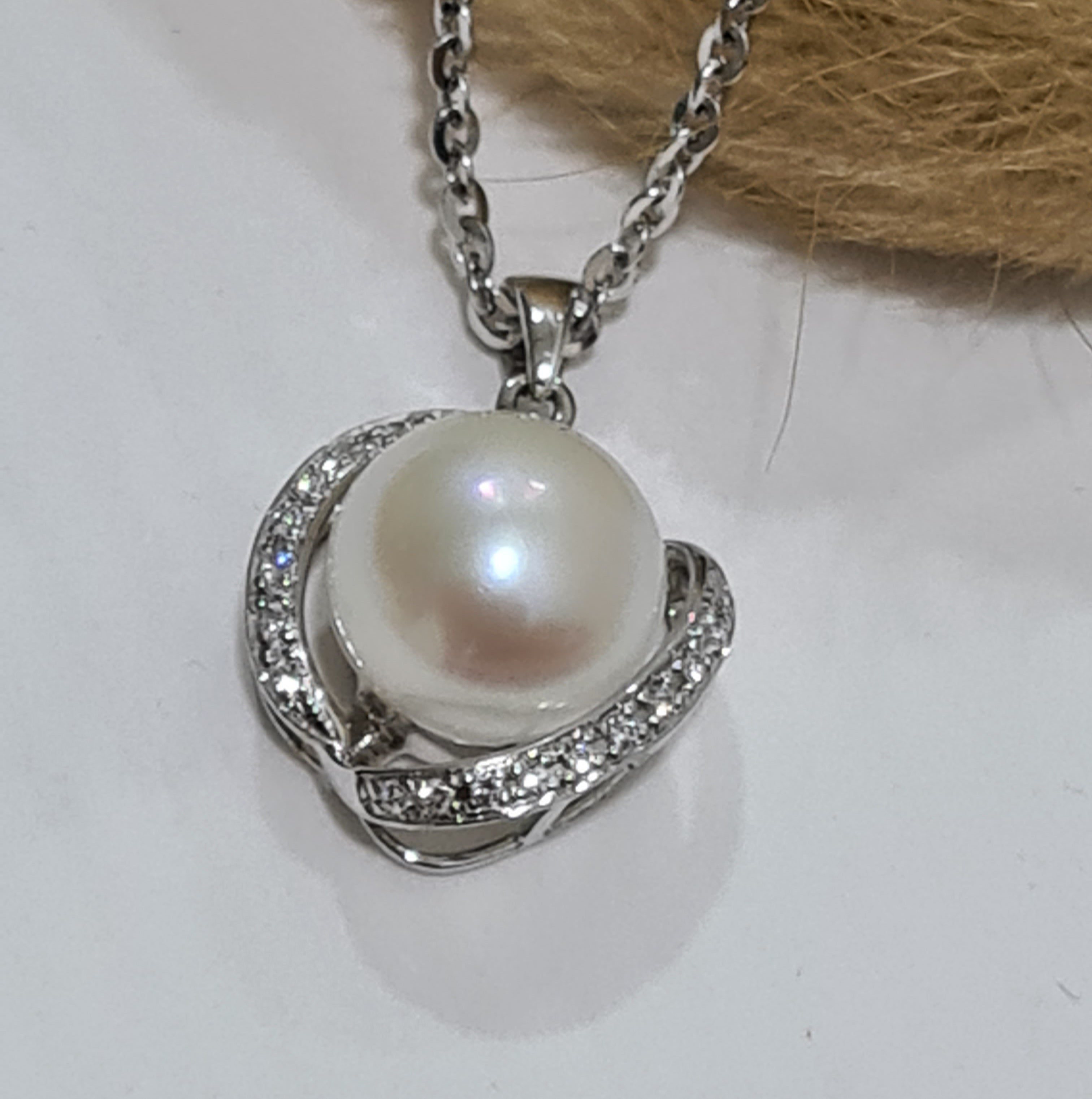 Elegant Scintilli with Pearl Pendant