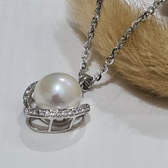 Elegant Scintilli with Pearl Pendant