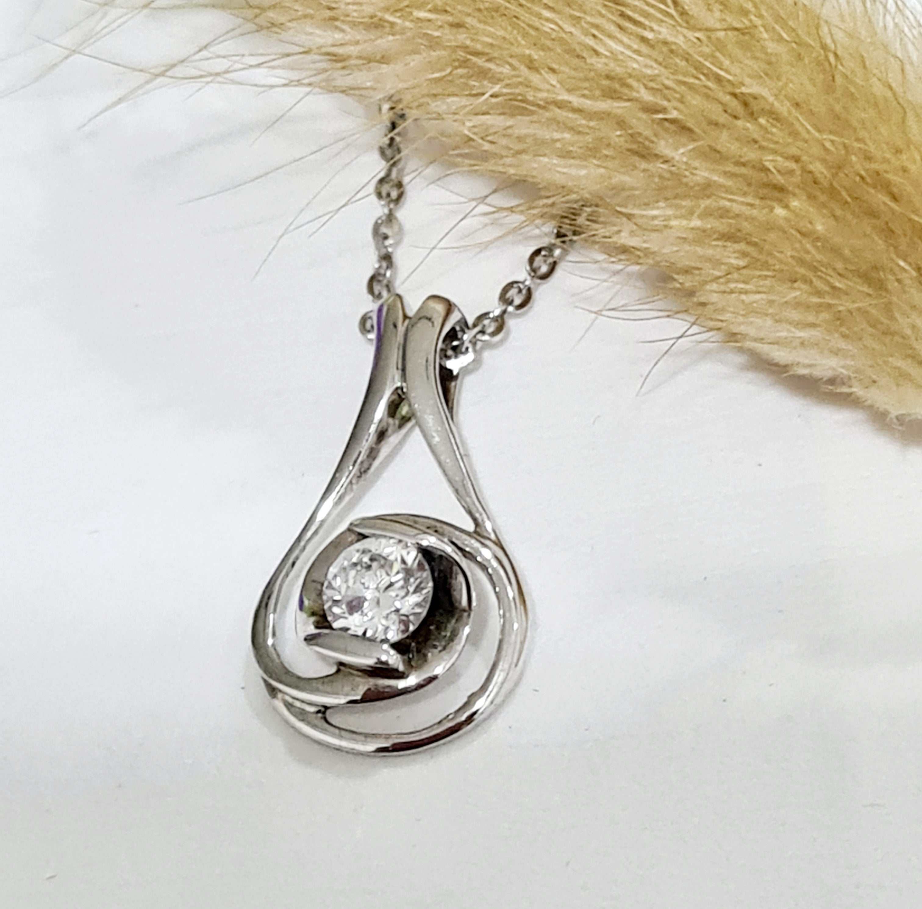 Rose Scintilli Pendant