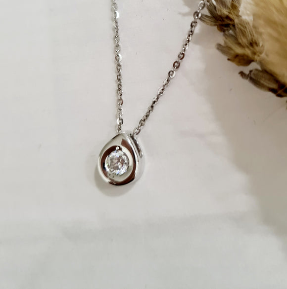 0.30 carats Diamond Simulants Bezel Pendant