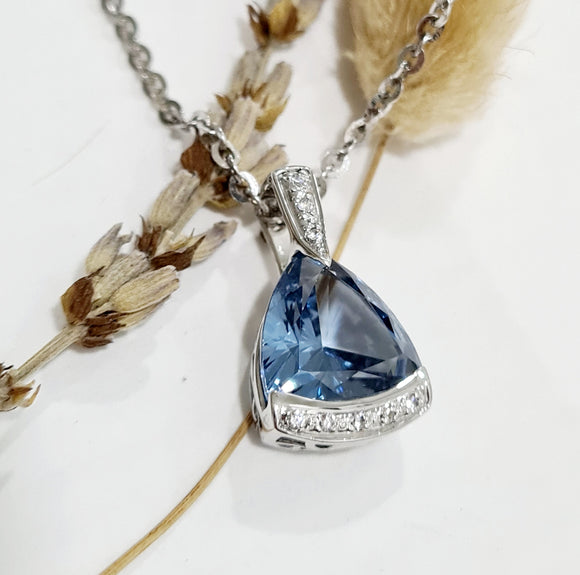 Style Aquamarine Pendant