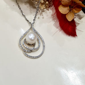 Feminine Scintilli with Pearl Pendant
