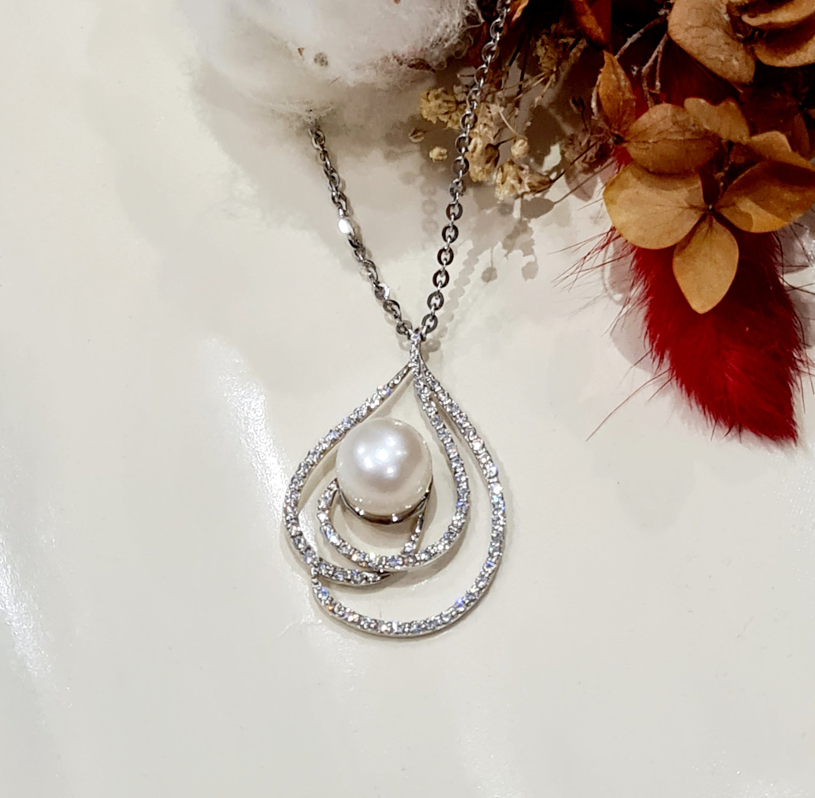 Feminine Scintilli with Pearl Pendant