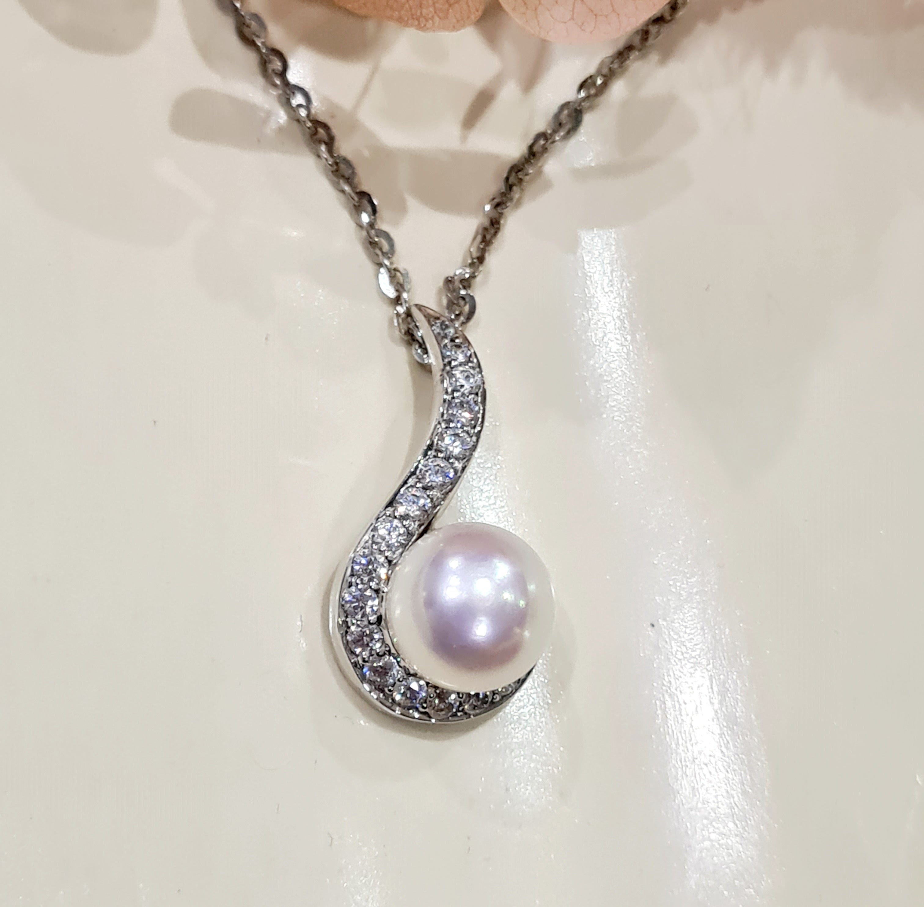 Elegant Scintilli with Pearl Pendant