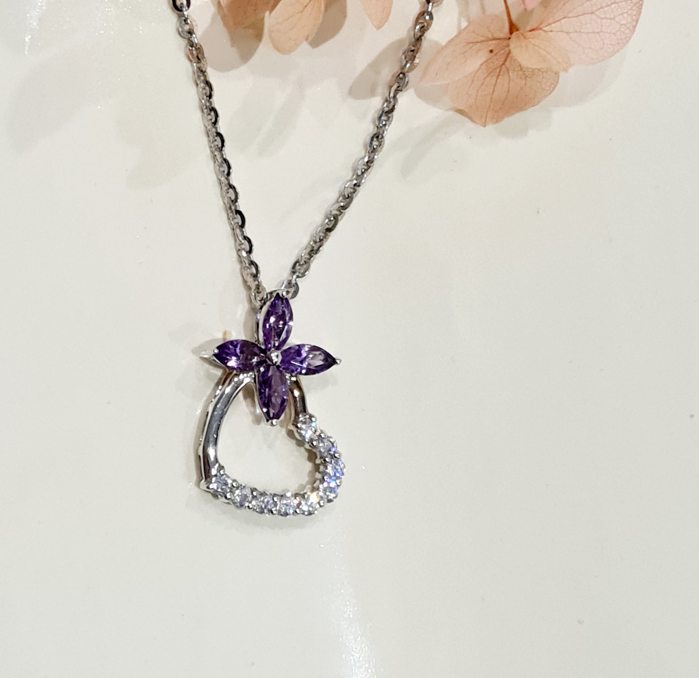 Beautiful amethyst clover pendant 