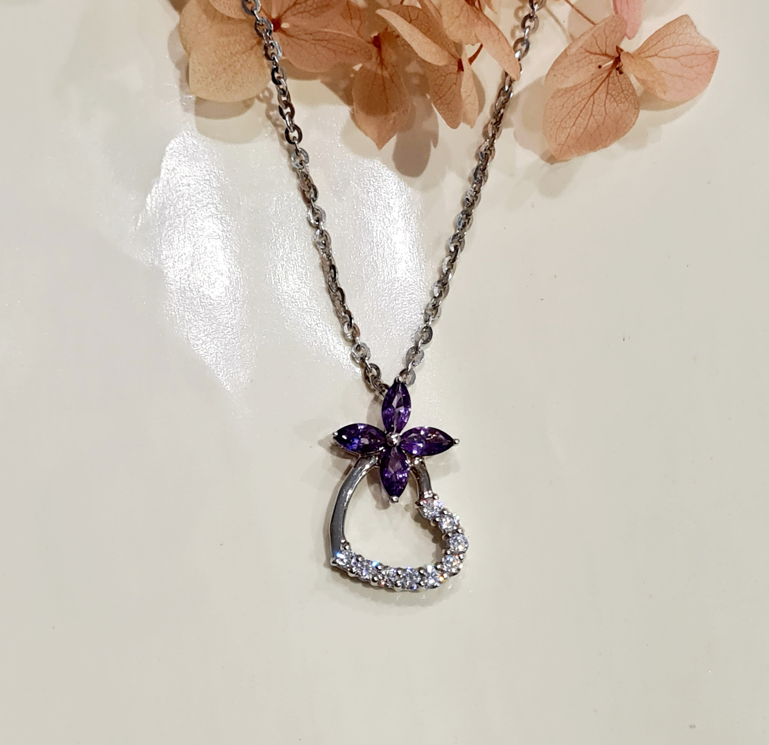 Beautiful amethyst clover pendant 