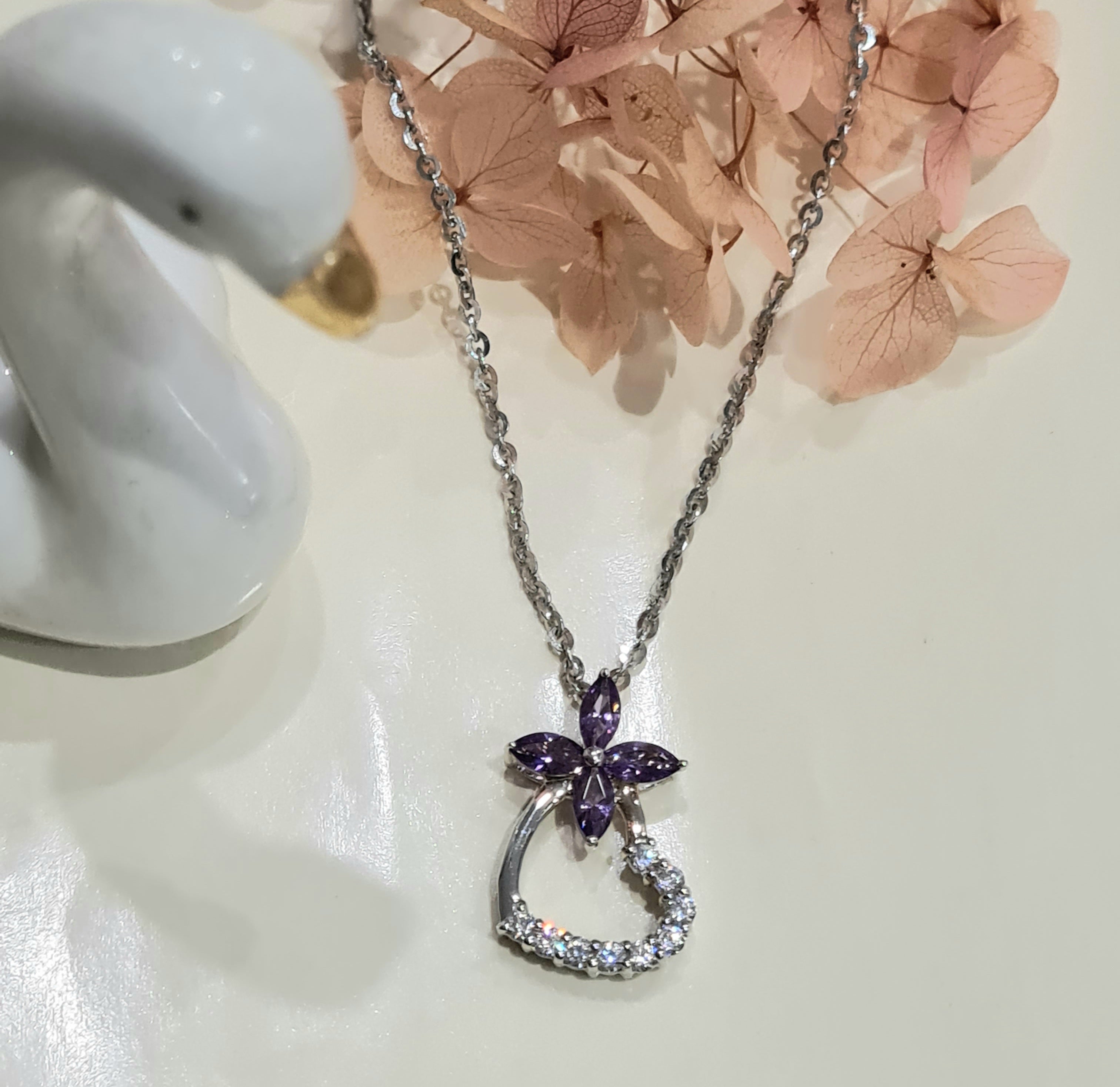 Beautiful amethyst clover pendant 