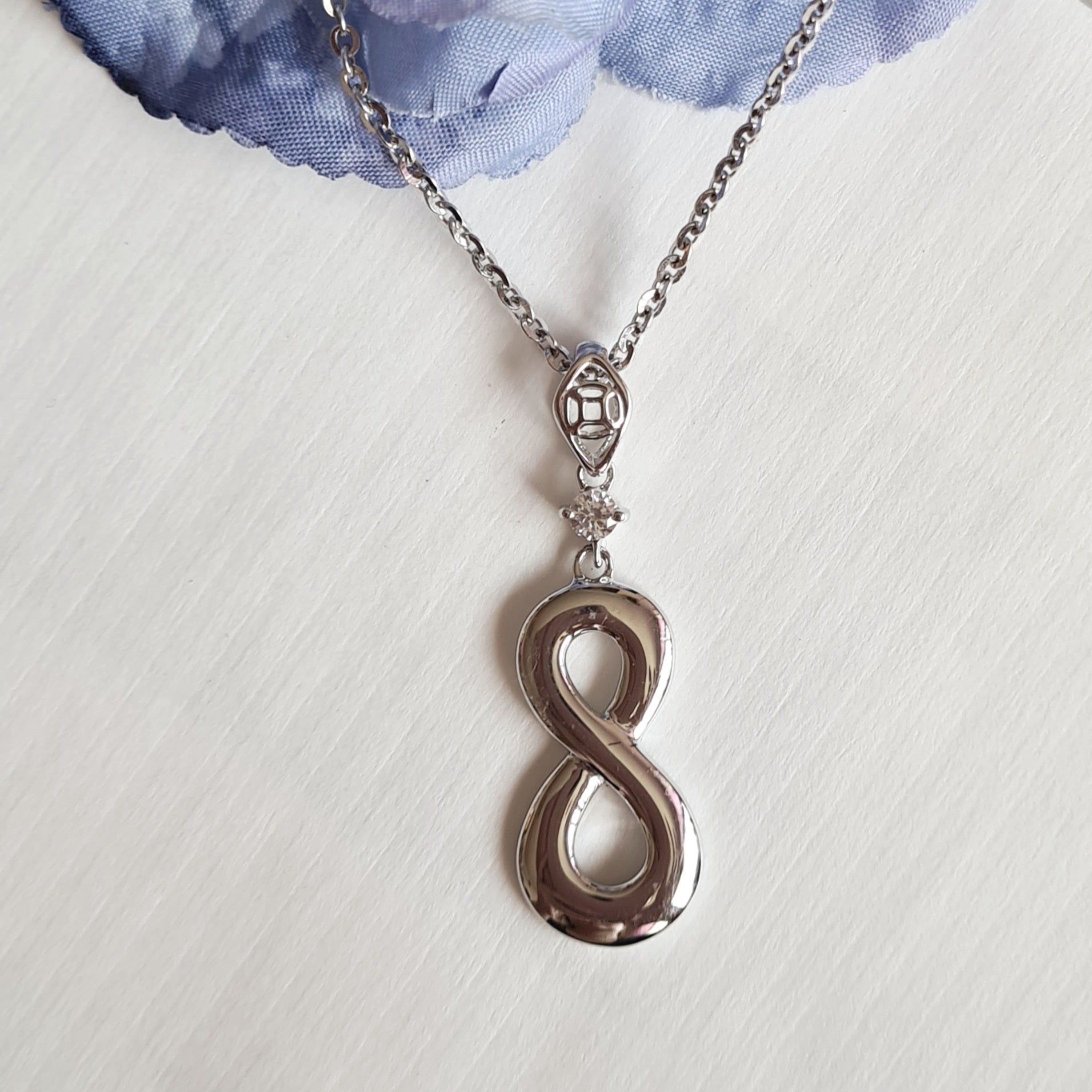 Classy Infinity Scintilli Pendant