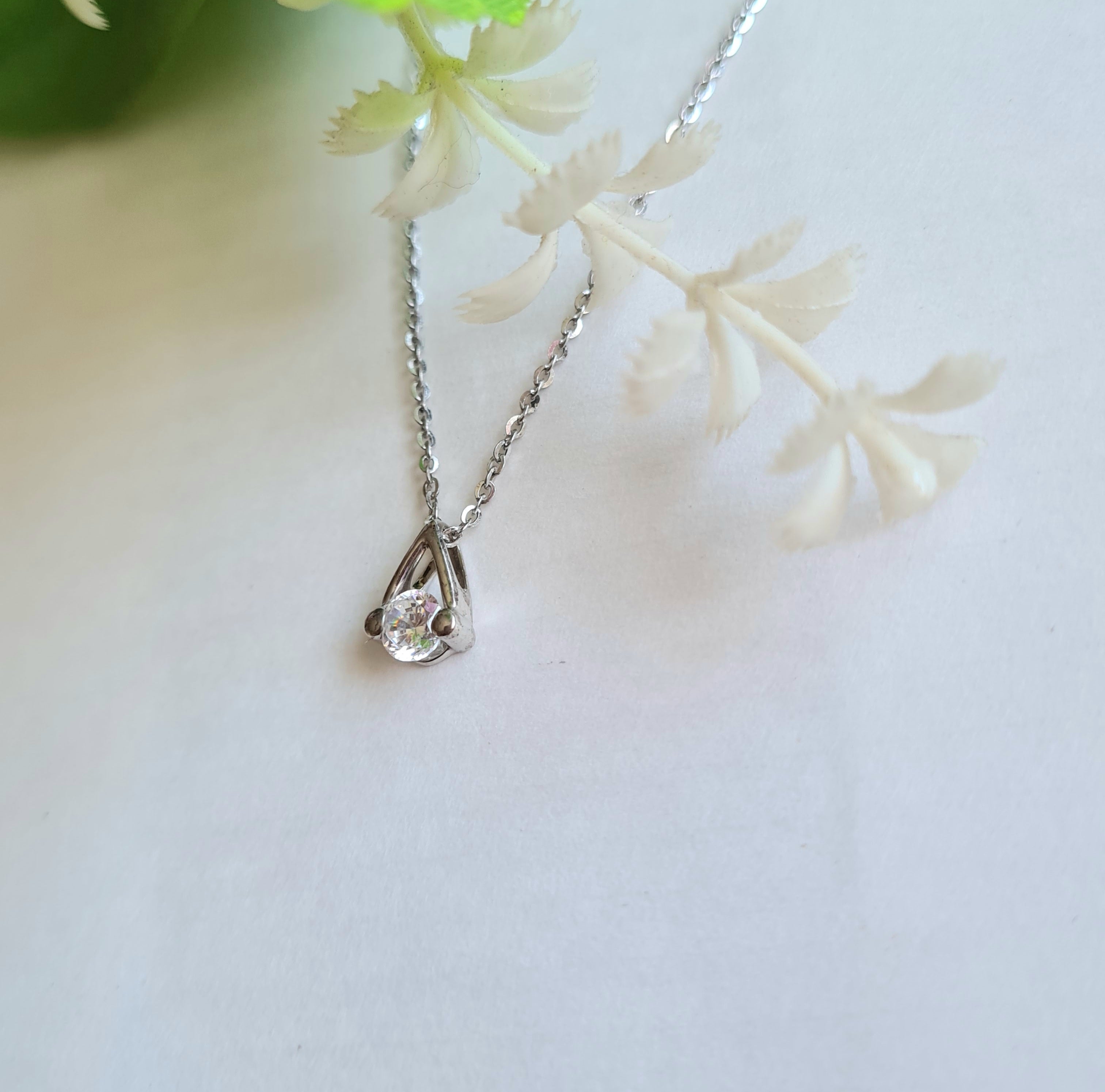 0.25 carat Diamond Simulants Delicate Necklace