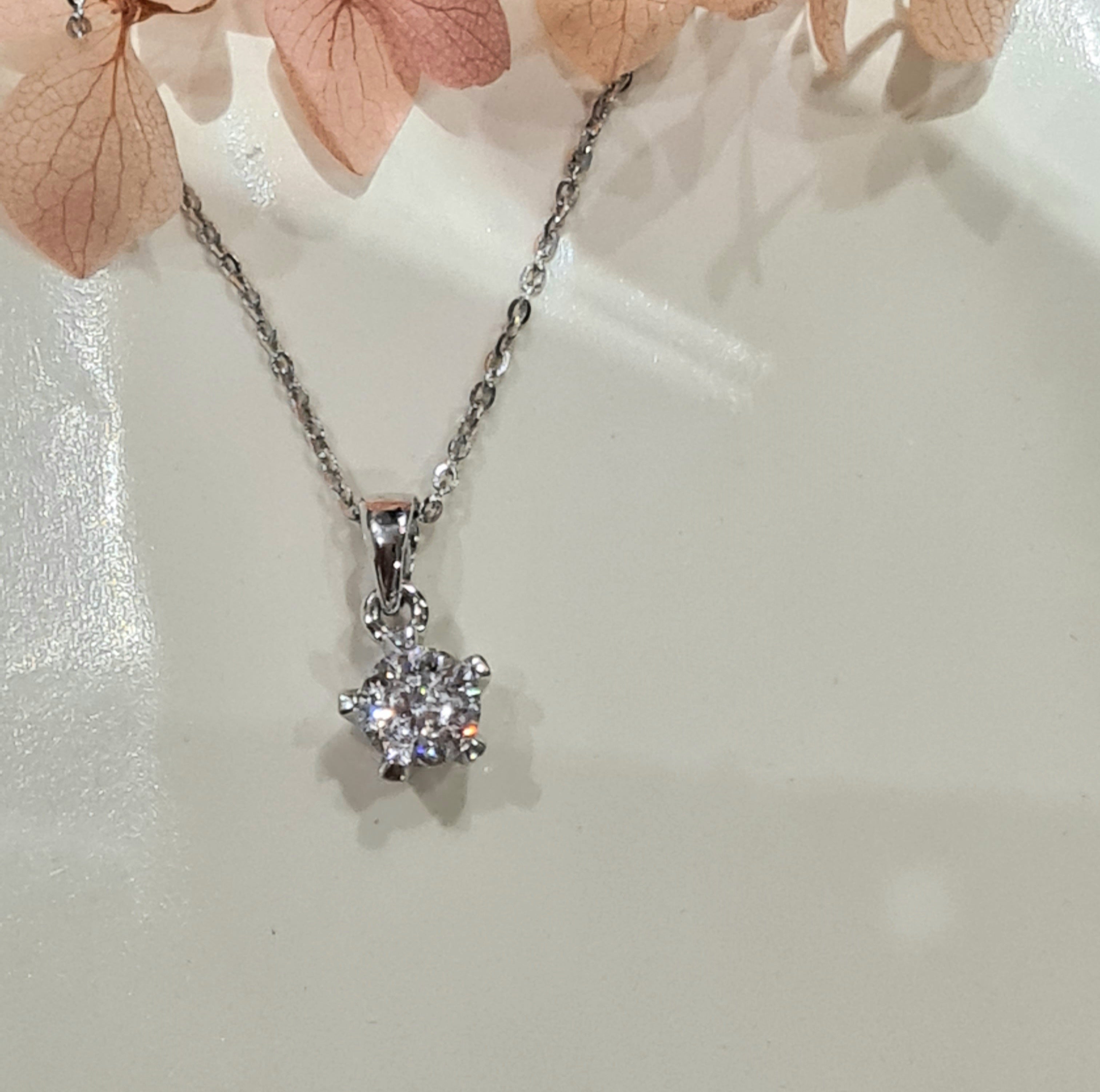 0.63 carats Centauri Star Necklace