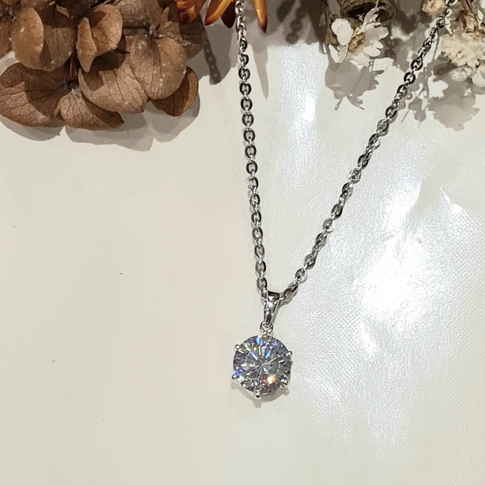 3.00 cts Sparkling Solitaire Pendant