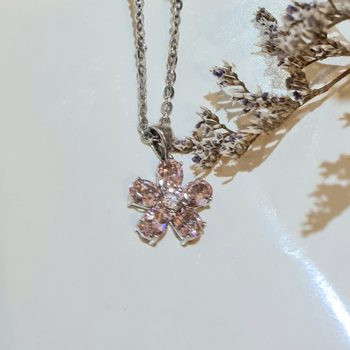 Classic Flower Morganite Simulants Pendant