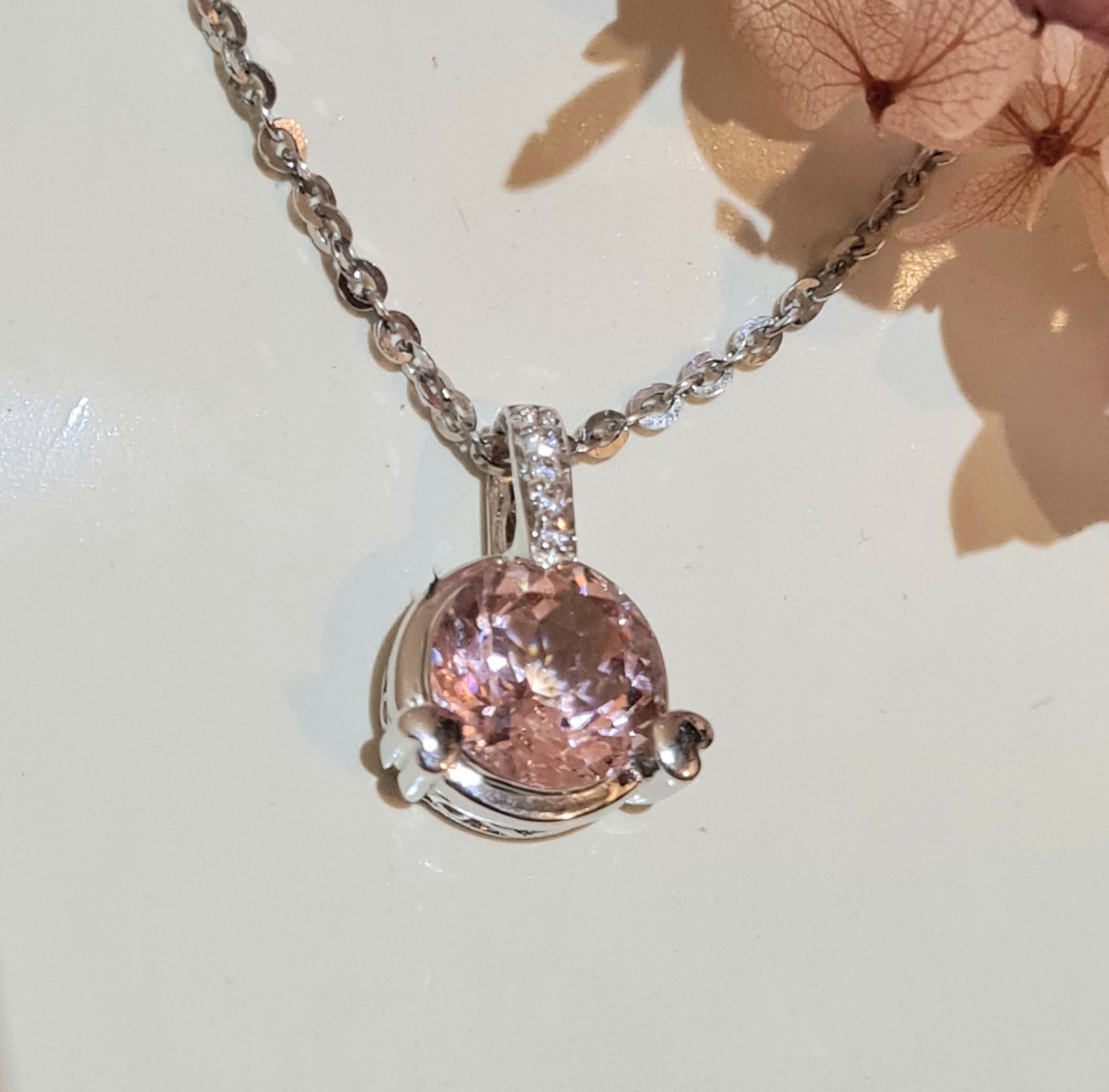 3.50 carat Morganite Pendant